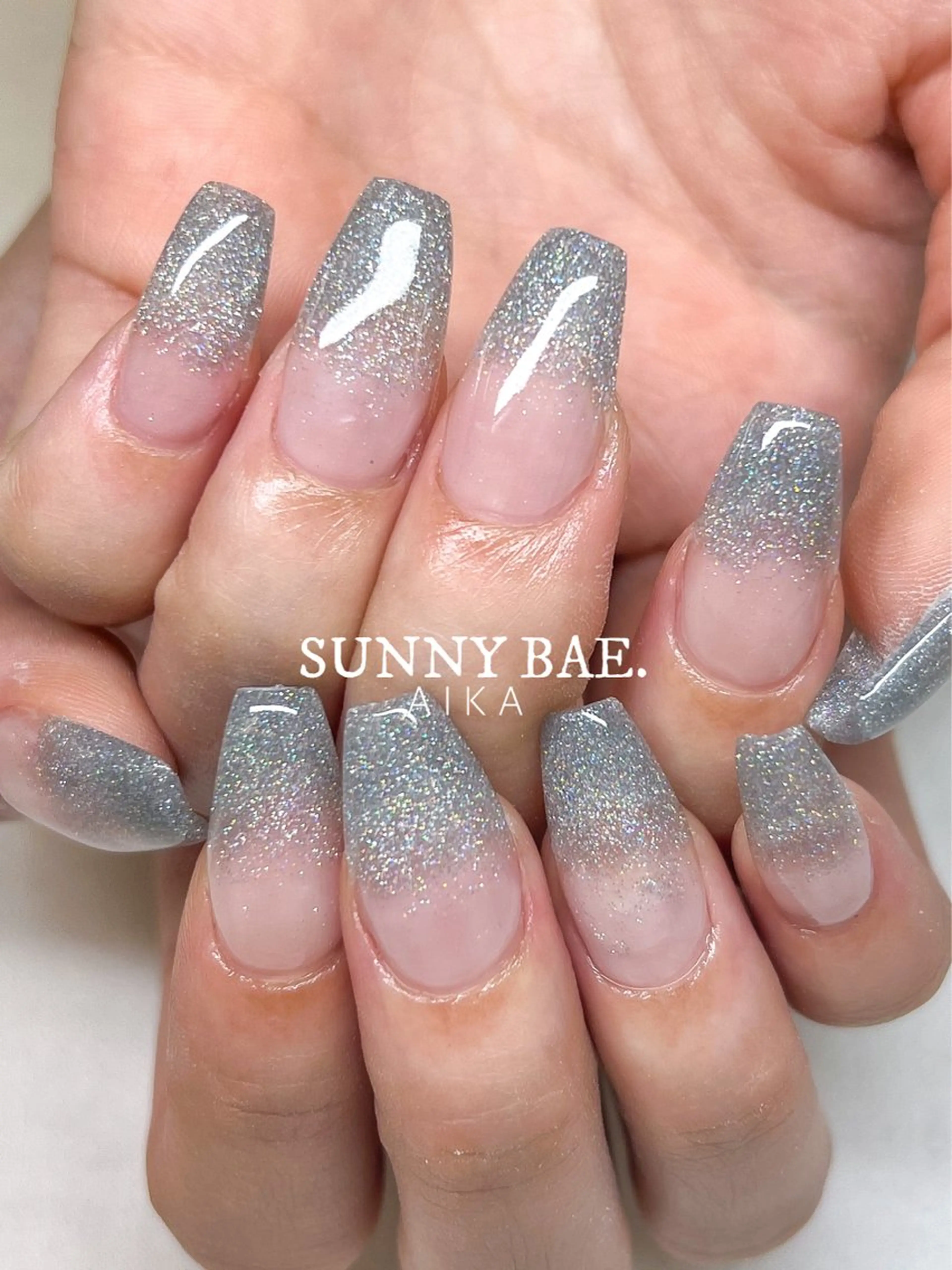 ミディアム ネイル アートネイル ジェルネイル キラキラネイル ロングネイル 持ち込み Made By AIKAのネイルデザイン