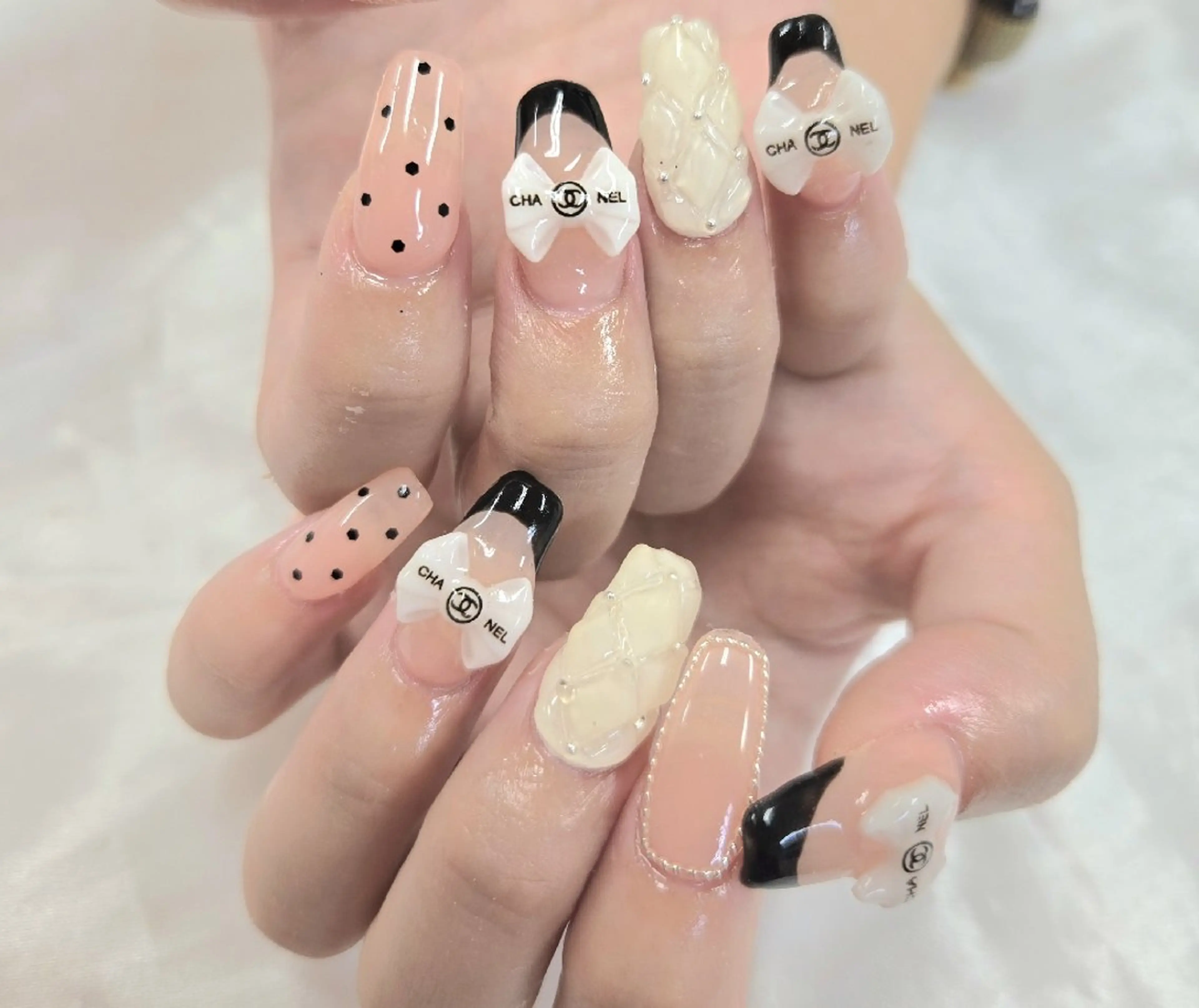 ネイル アートネイル オーロラネイル チークネイル ジェルネイル グラデーション ハンドネイル 河野ちえ (雑誌掲載サロン)のネイルデザイン