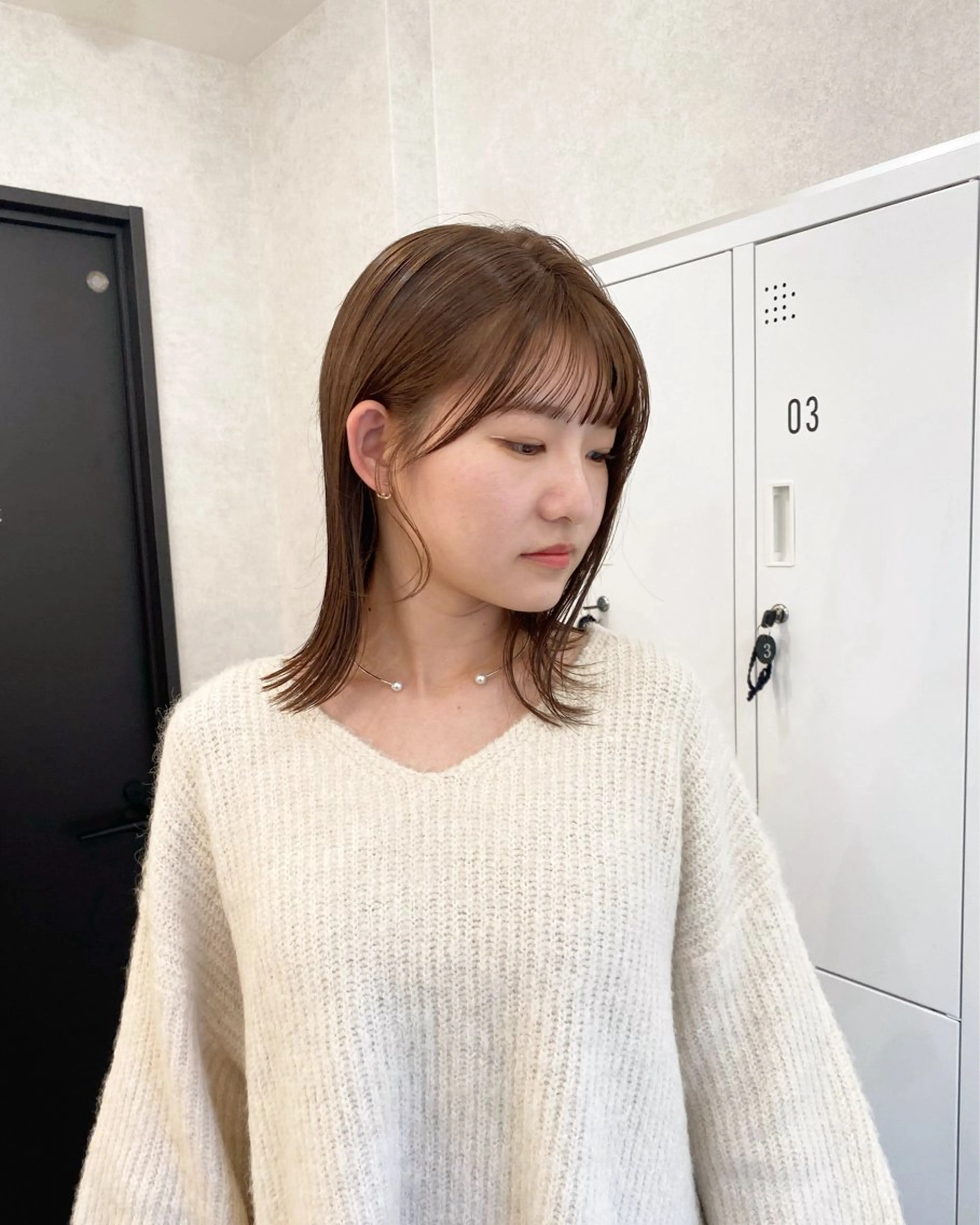 ミディアム カラー ブラウンカラー ネヅ カオルのヘアスタイル