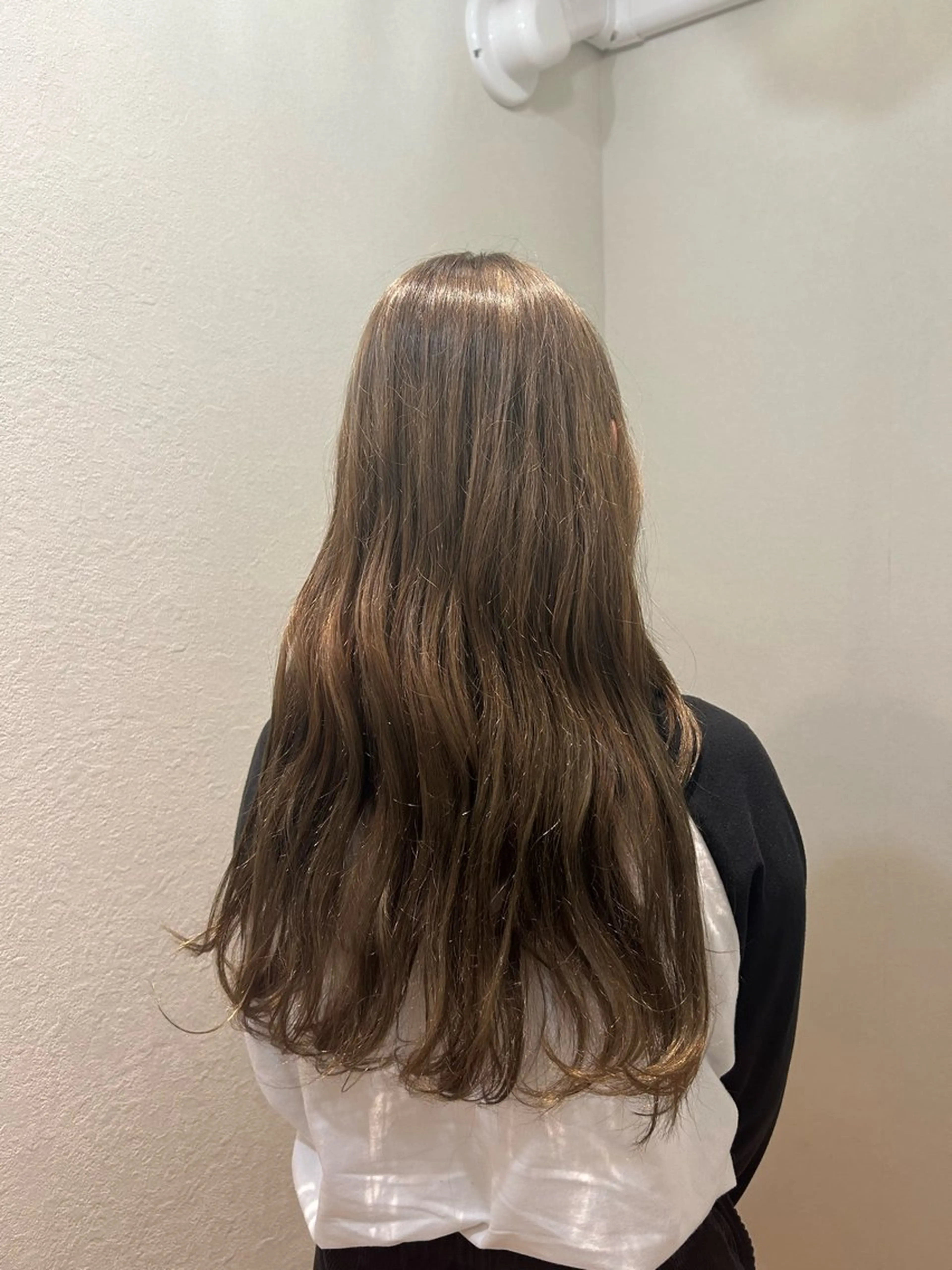 ロング カラー ブリーチ グレージュ ウジイエ ミユウのヘアスタイル