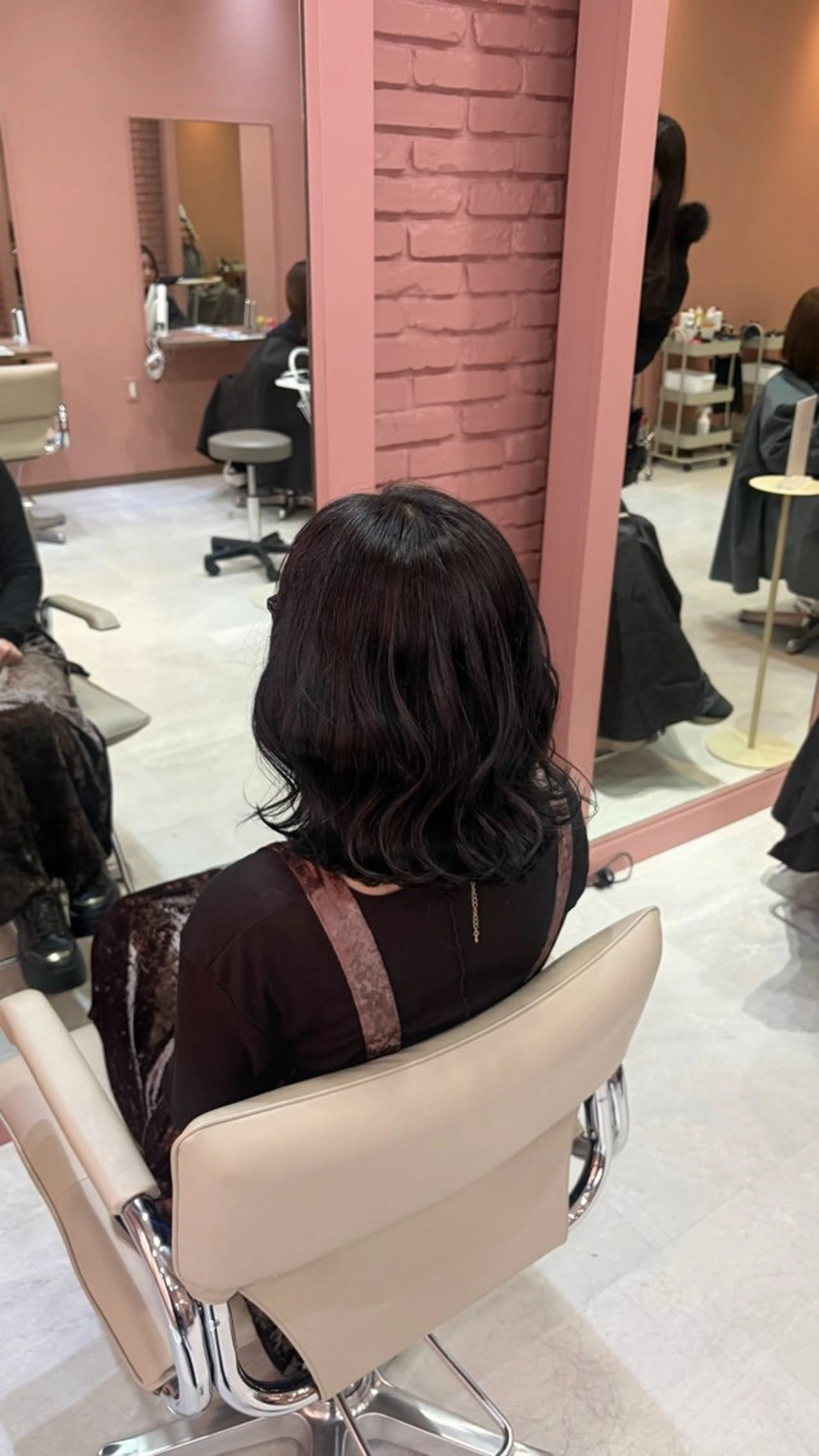 ミディアム カット ヘアカラー nina / HINA⠀のヘアスタイル