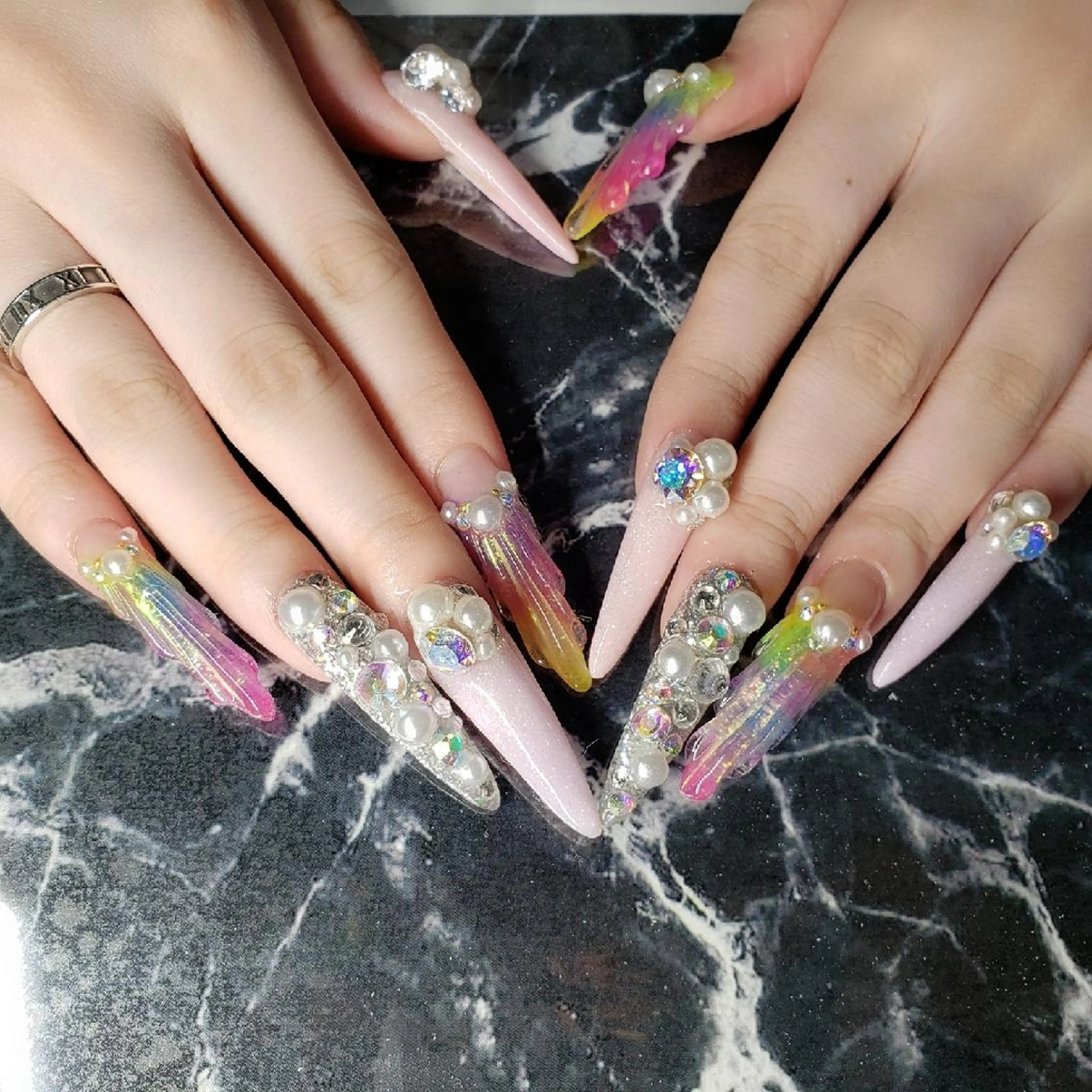 ロング ネイル ストーンネイル ハンドネイル クロキ 。のネイルデザイン