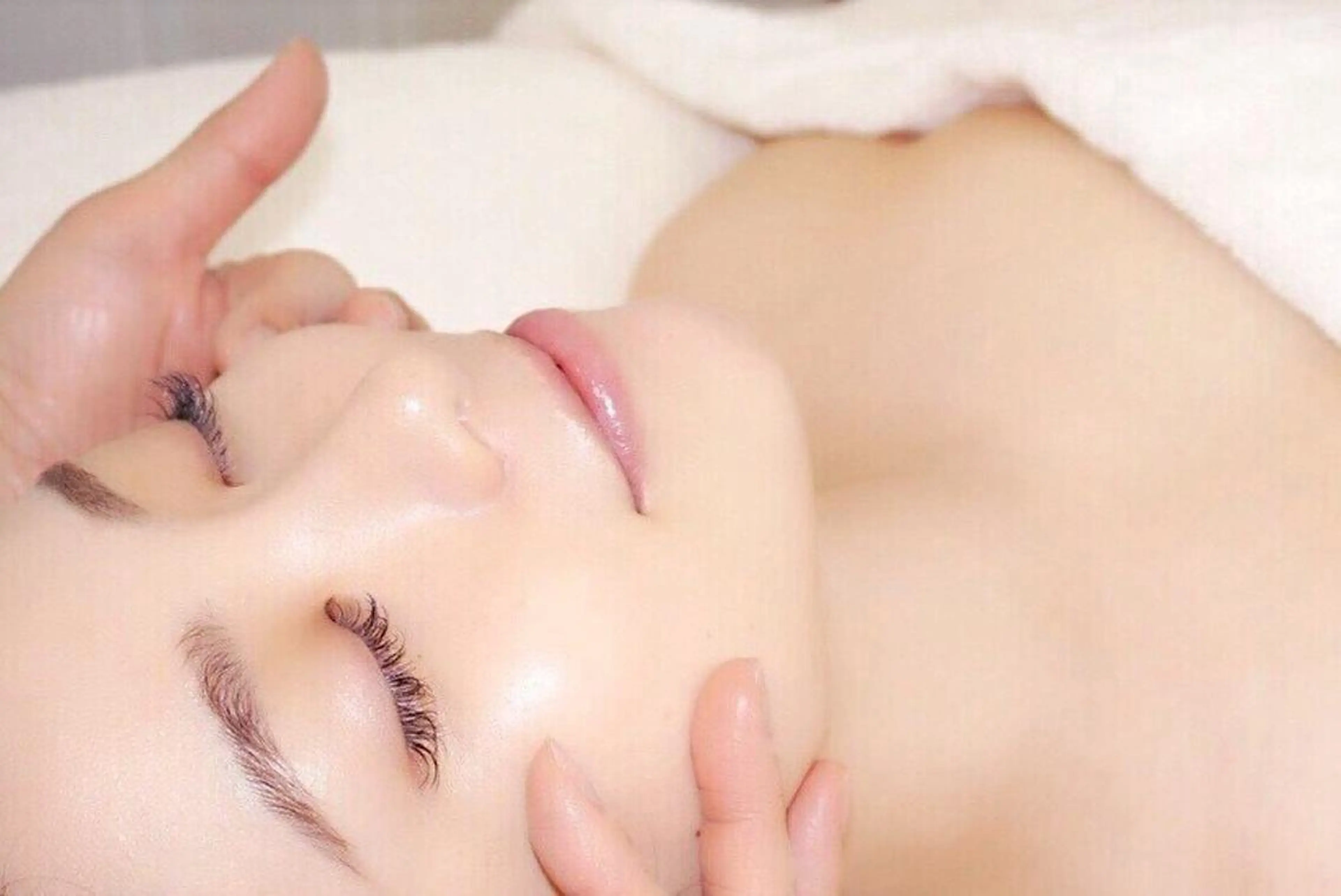 【ミニモ学割】毛穴洗浄毛フェイシャル🫧お顔デコルテマッサージ付✨60分 3,999円の写真