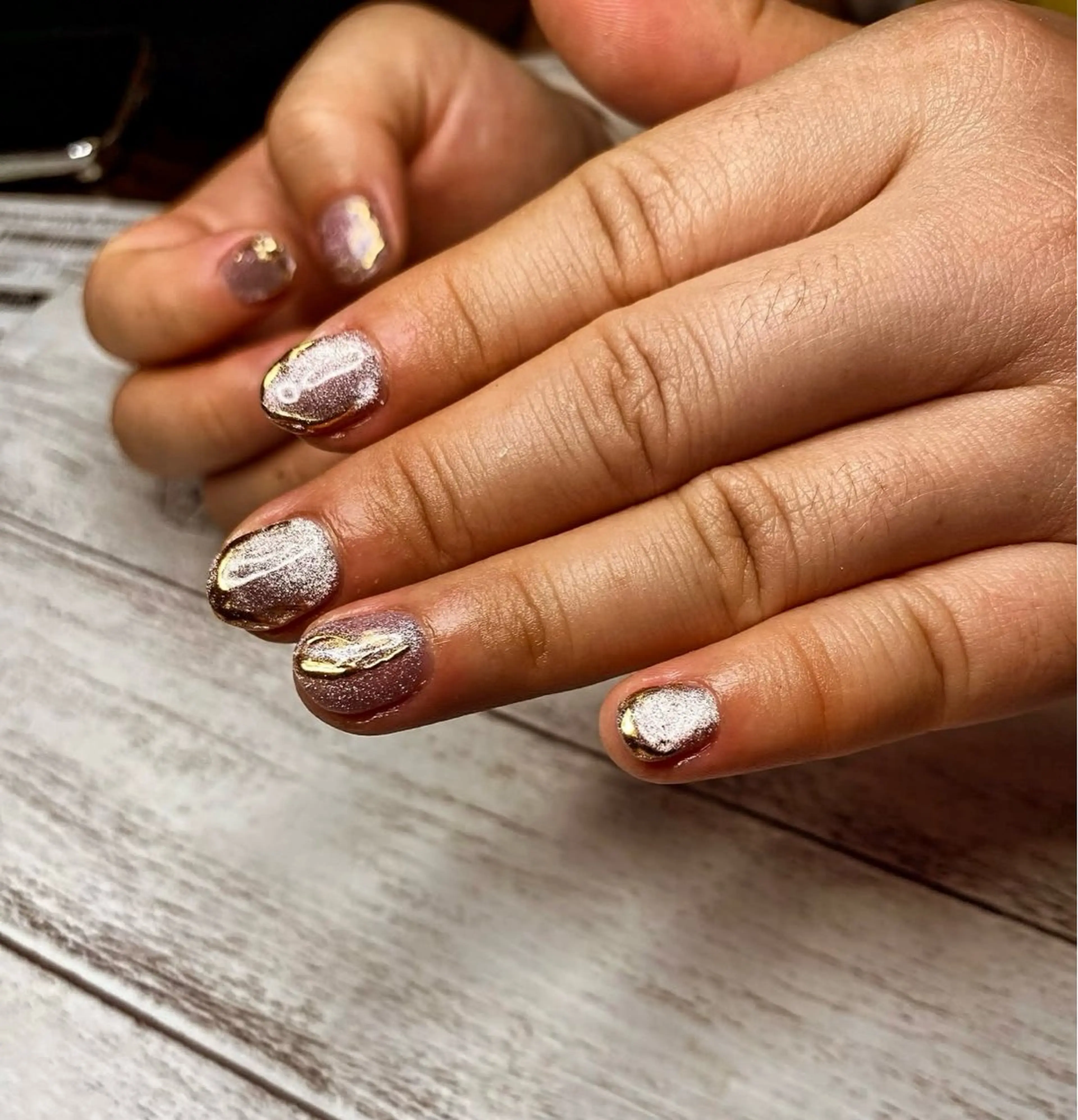 ネイル ミラーネイル ニュアンスネイル オフィスネイル Ai Nail所属・中山 ヴィクトリアのネイルデザイン