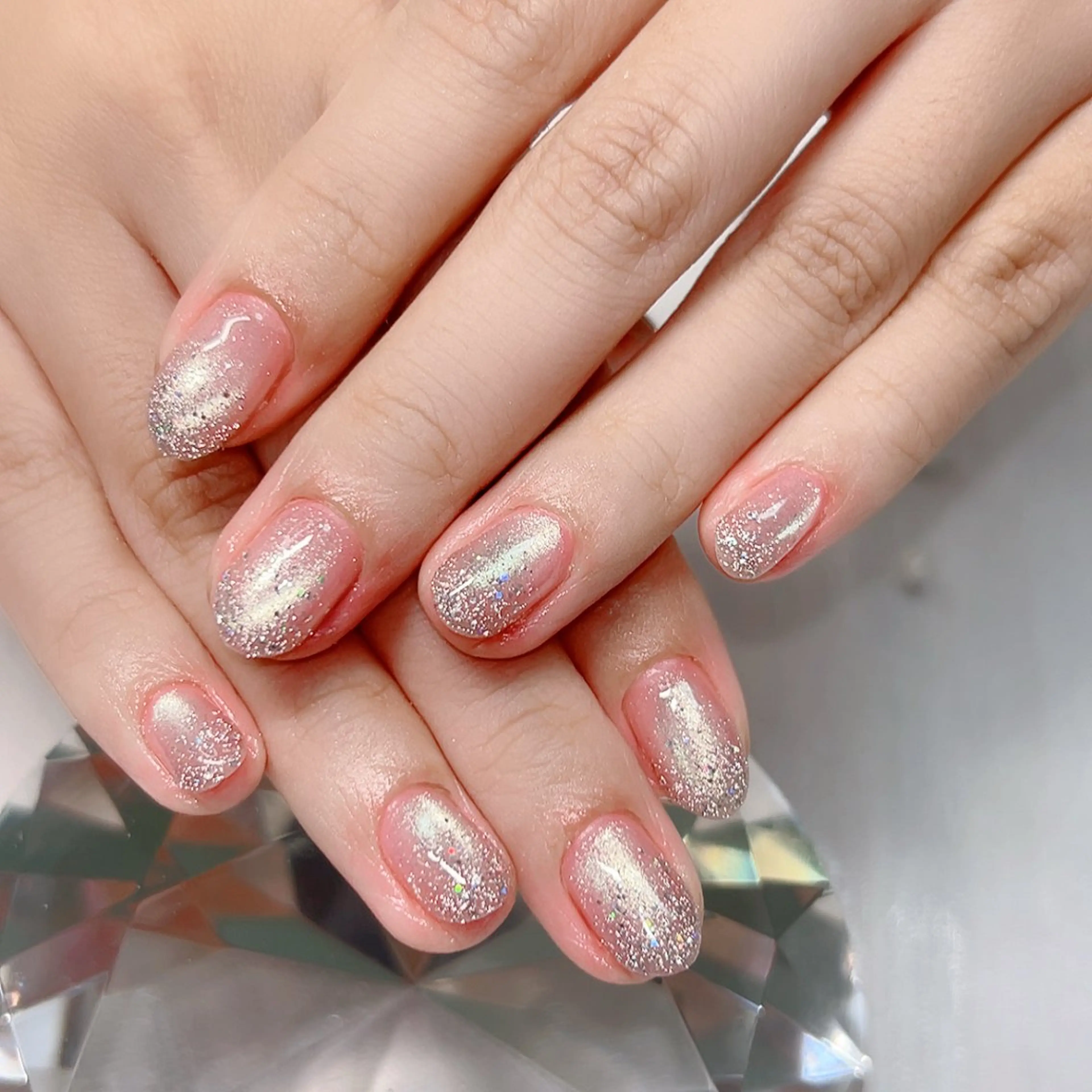 ネイル ガーリー マグネットネイル ニュアンスネイル オフィスネイル リボン ハンドネイル Cute Tips nailのネイルデザイン