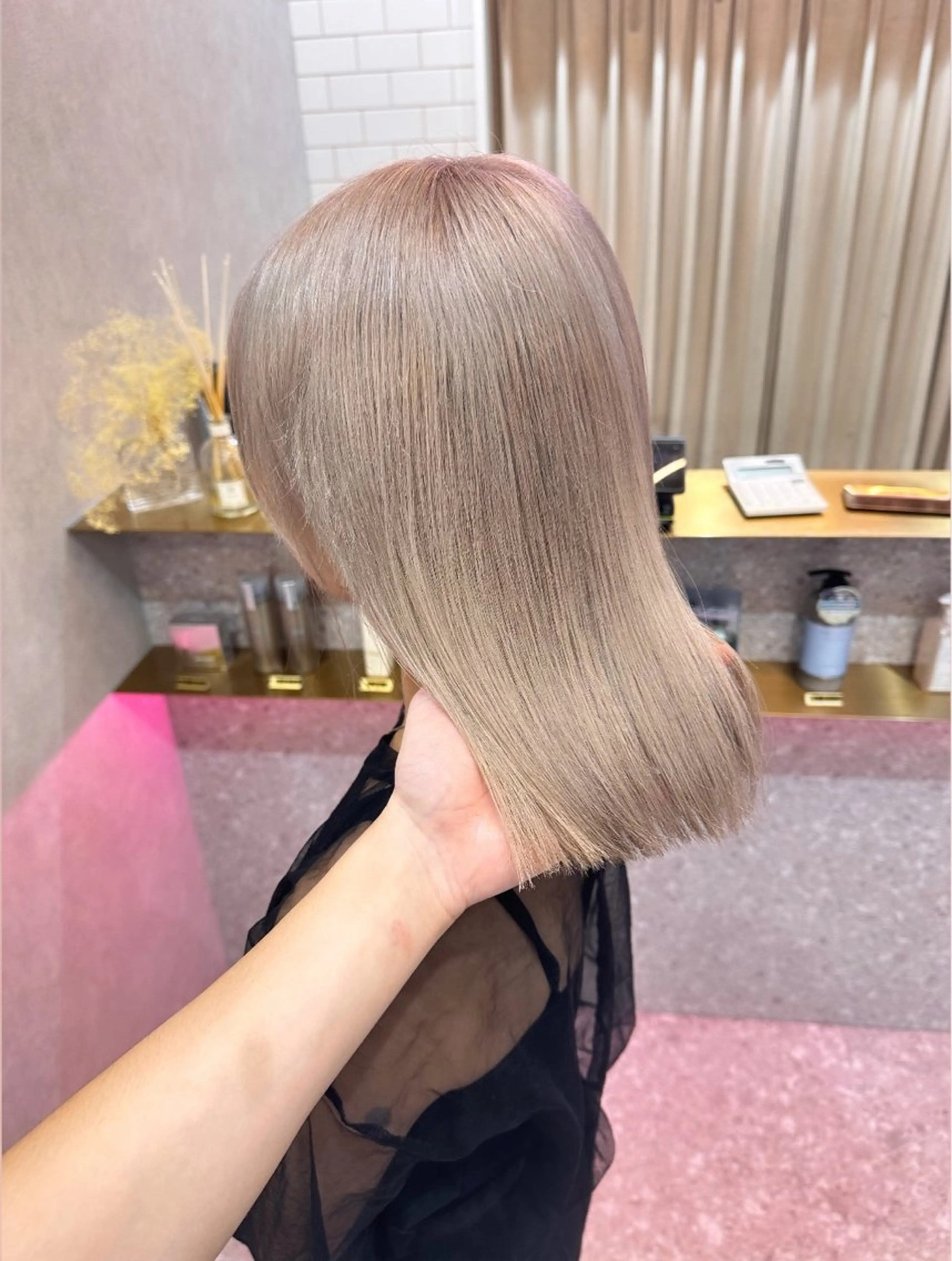 ミディアム ヘアカラー yuuto🌈 冬の透け感カラーのヘアスタイル