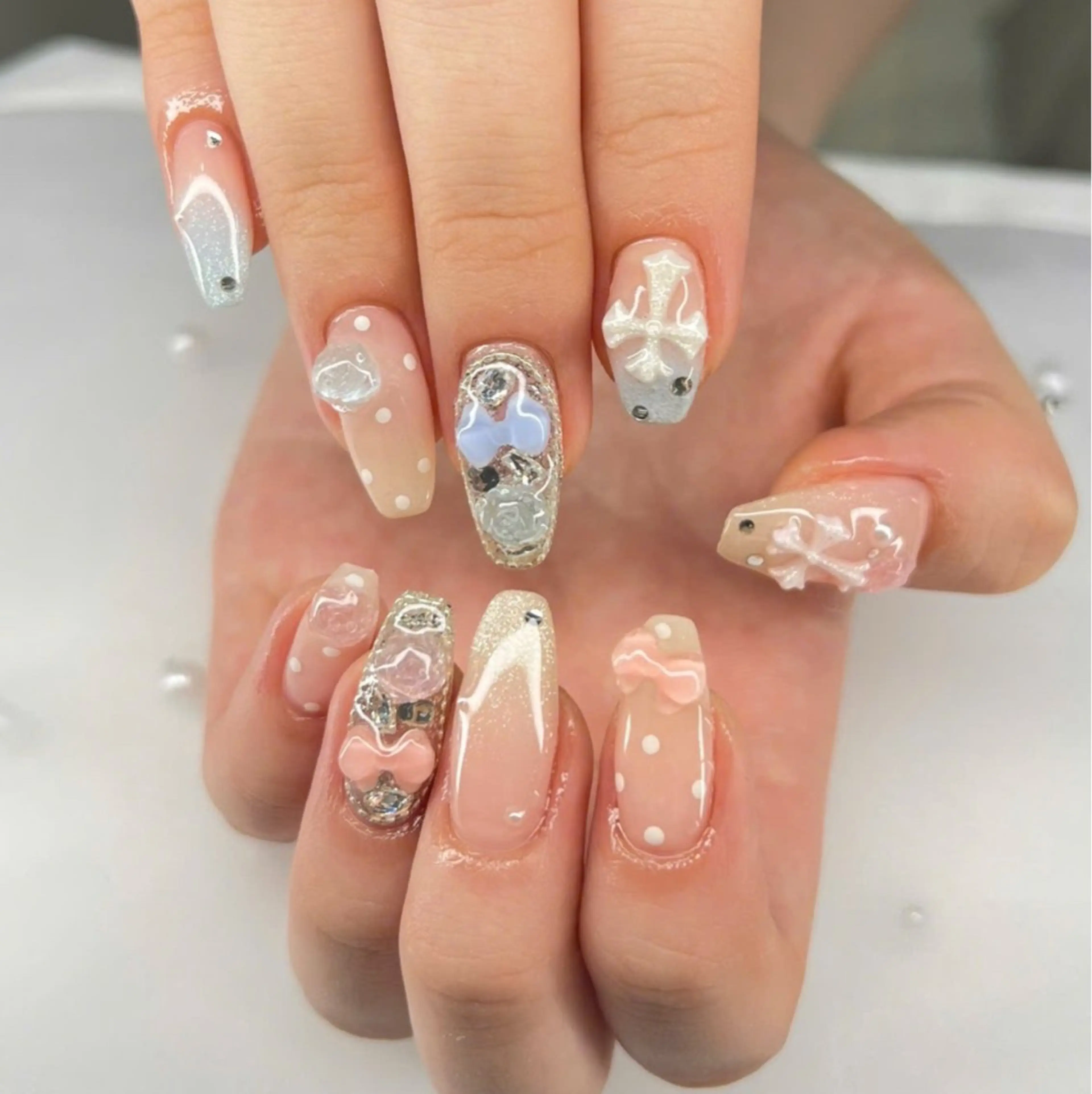 ネイル フレンチネイル キラキラネイル マグネットネイル ミラーネイル ニュアンスネイル ハンドネイル Tira Nailのネイルデザイン
