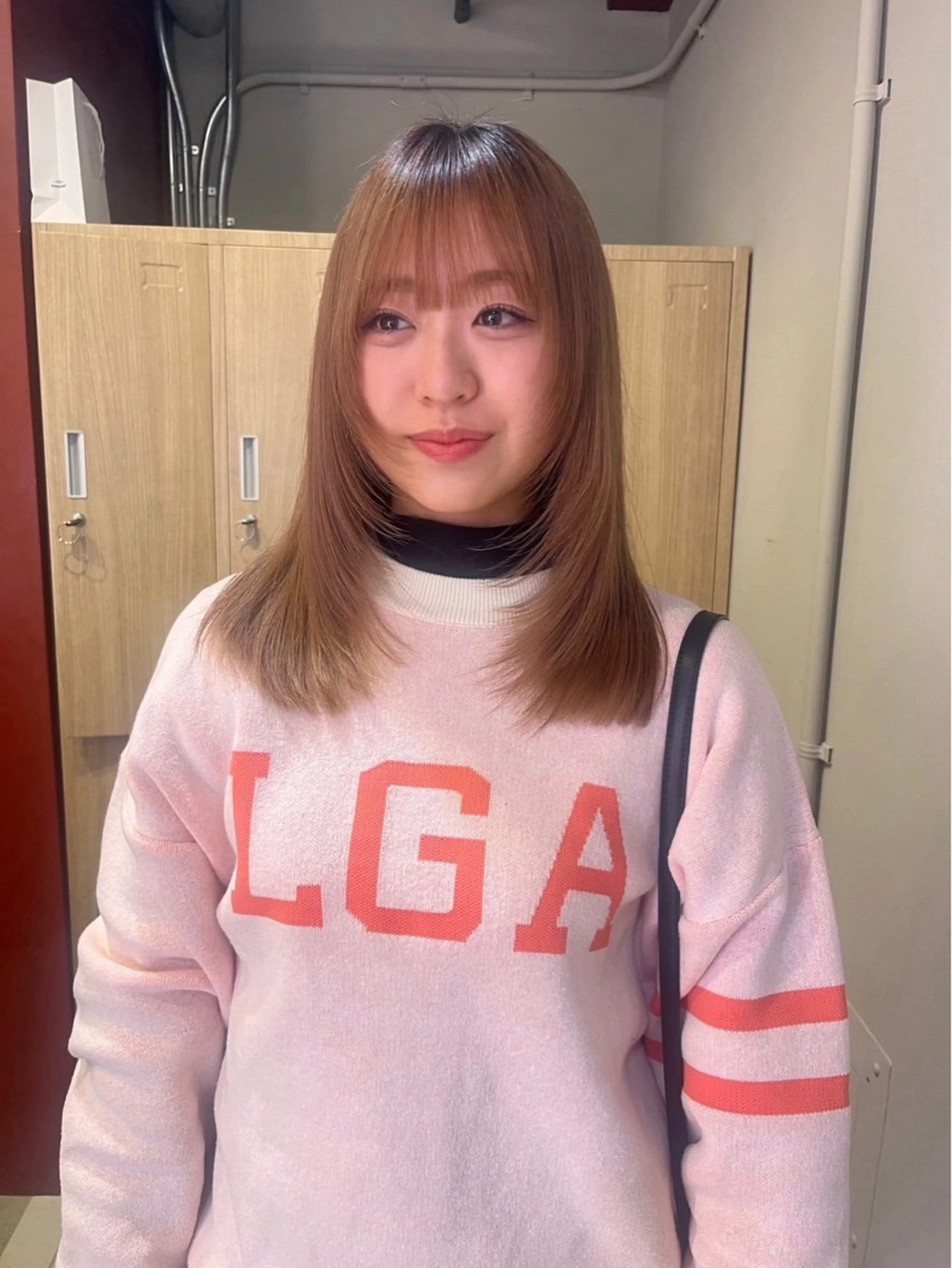 ミディアム 顔まわりレイヤー 顔周りカット レイヤーカット LOREN＋透明感 オリーブhirokoのヘアスタイル