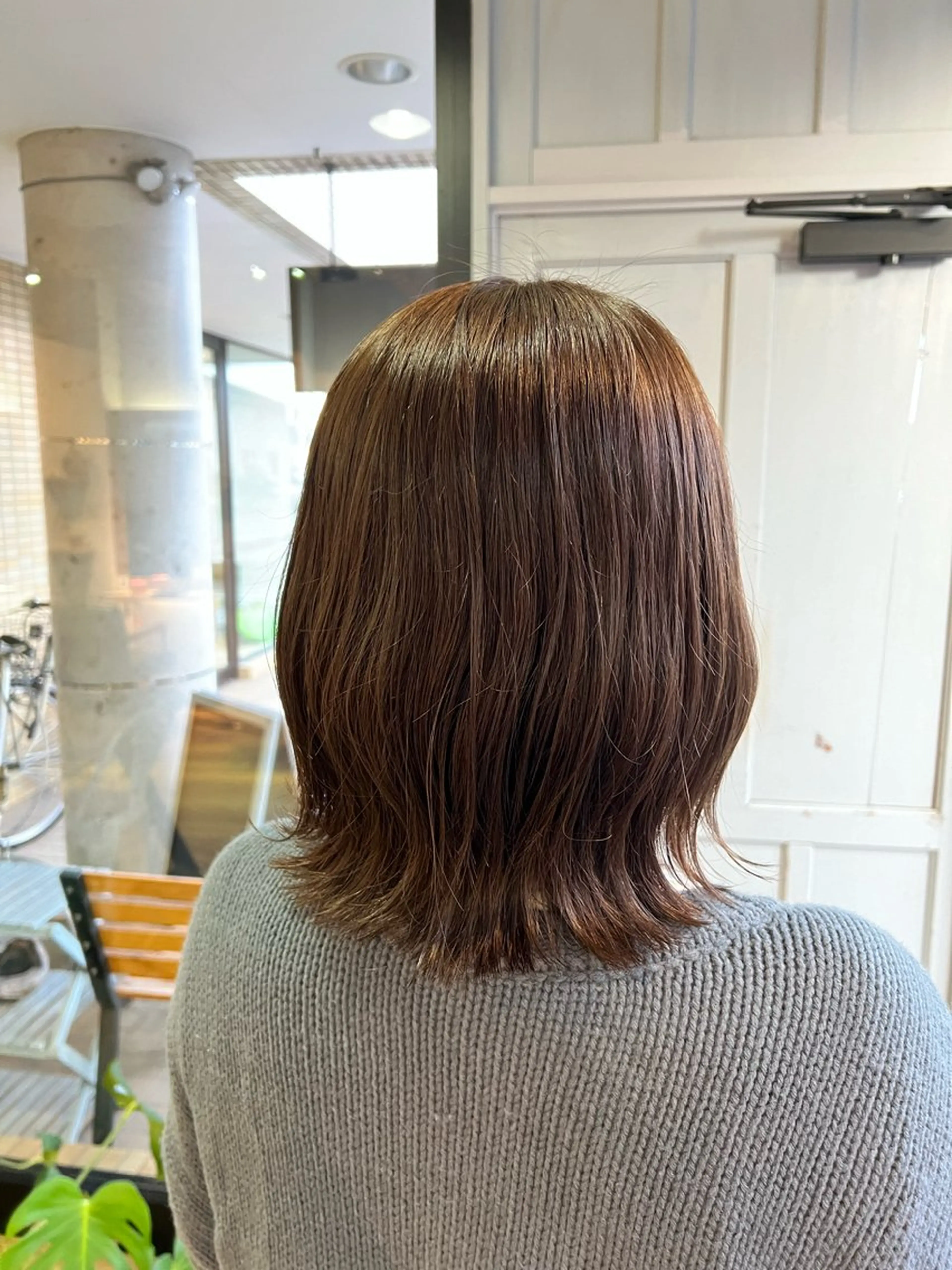 ミディアム カラー ベージュカラー オリーブベージュ ヘアカラー トリートメント ツキダテ ユイのヘアスタイル