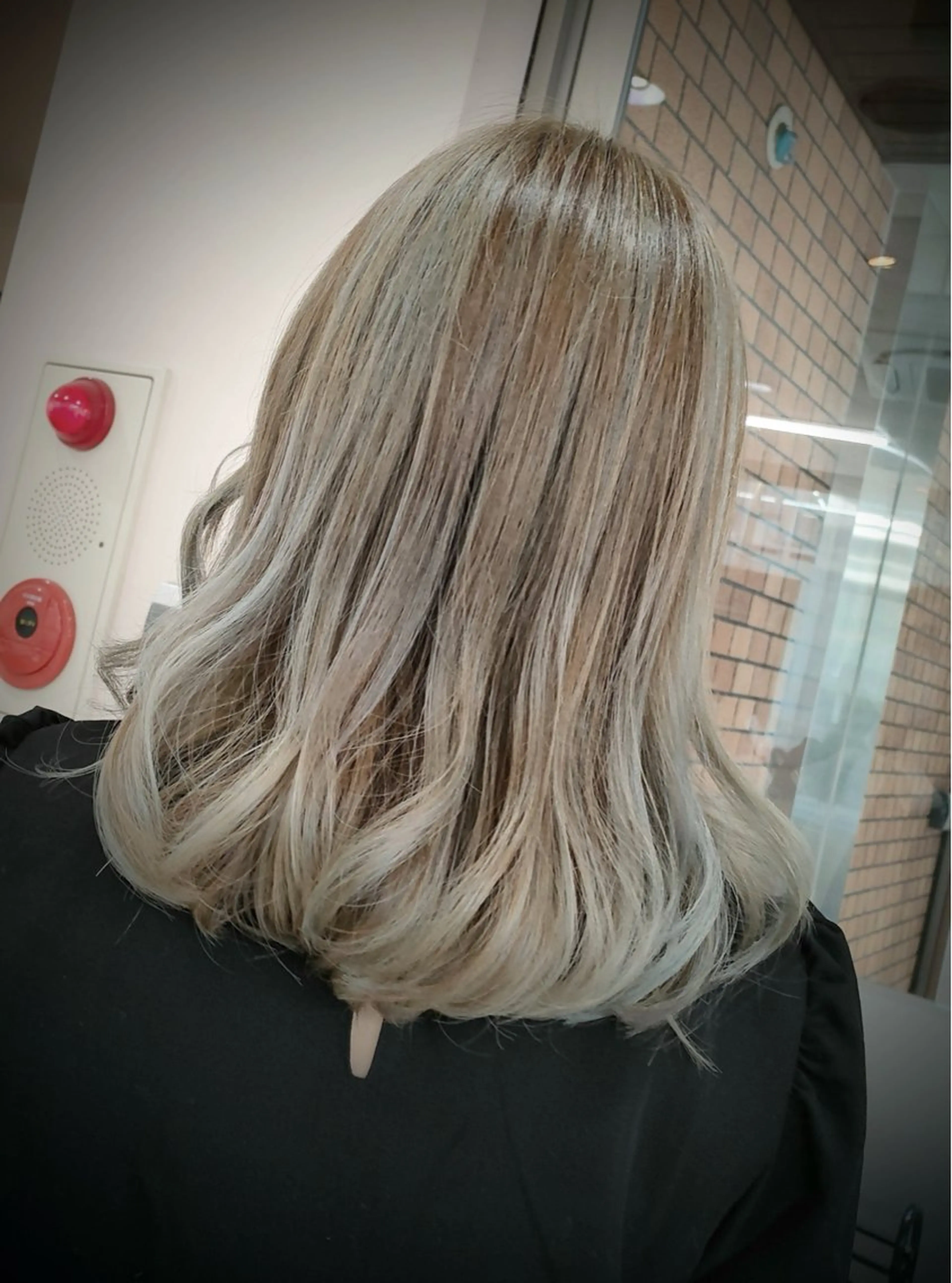 セミロング カラー ヘアアレンジ ブリーチ au美容室所属・au栄矢場町 水素髪質改善Tのヘアスタイル