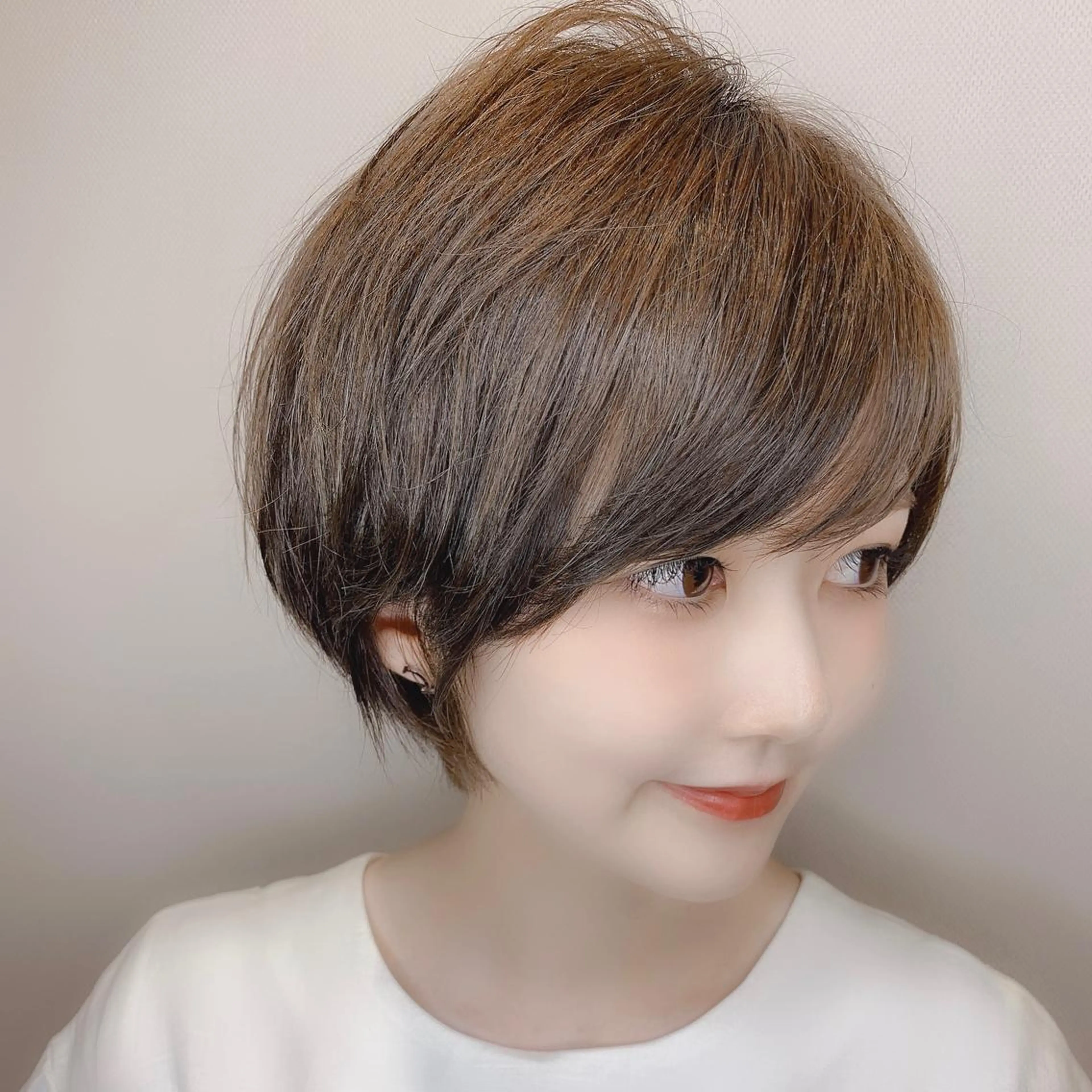 ショート ブリーチなしダブル/ レイヤーカット 小棹のヘアスタイル