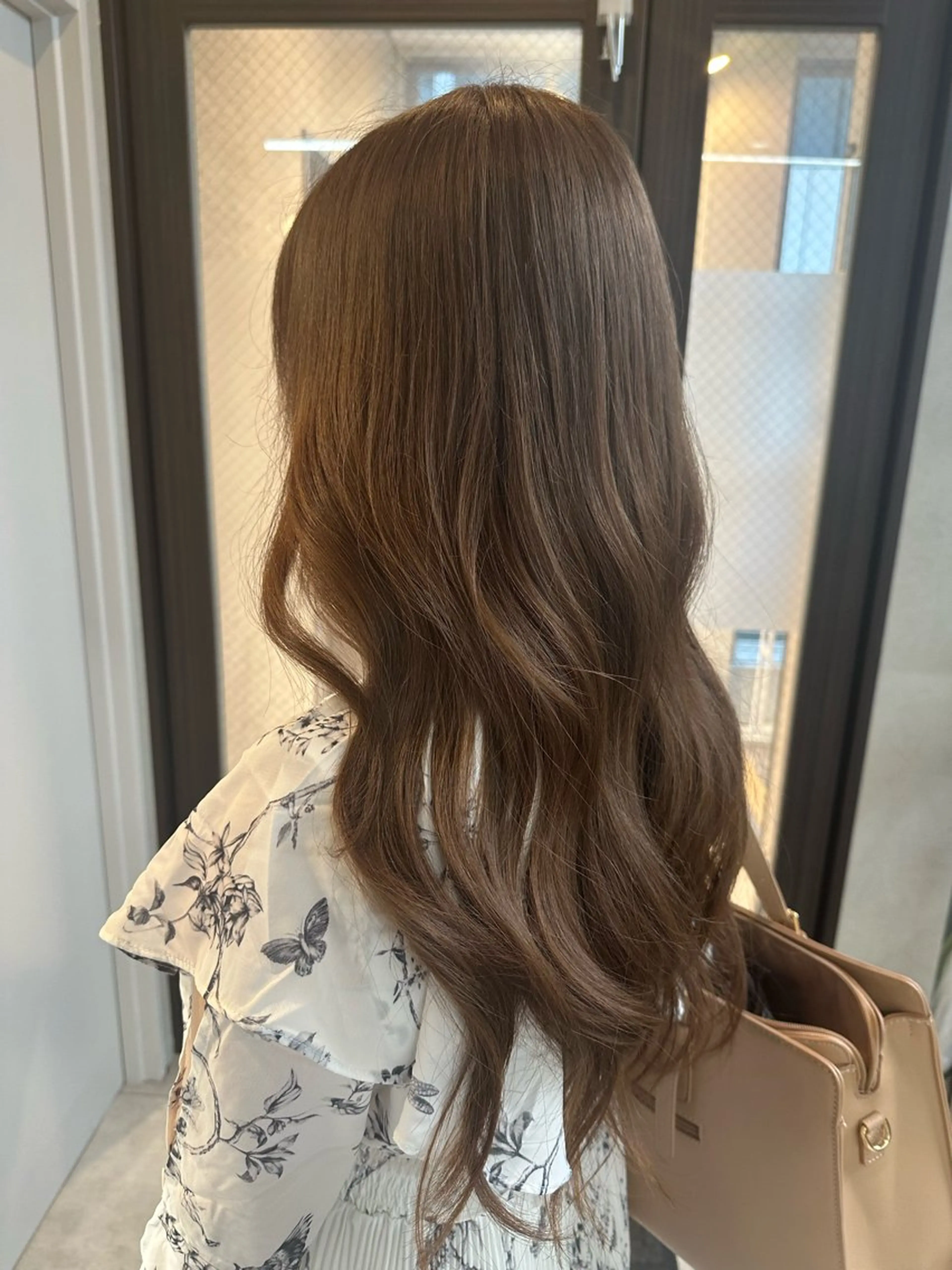ロング カラー りおん レイヤー/ベージュのヘアスタイル
