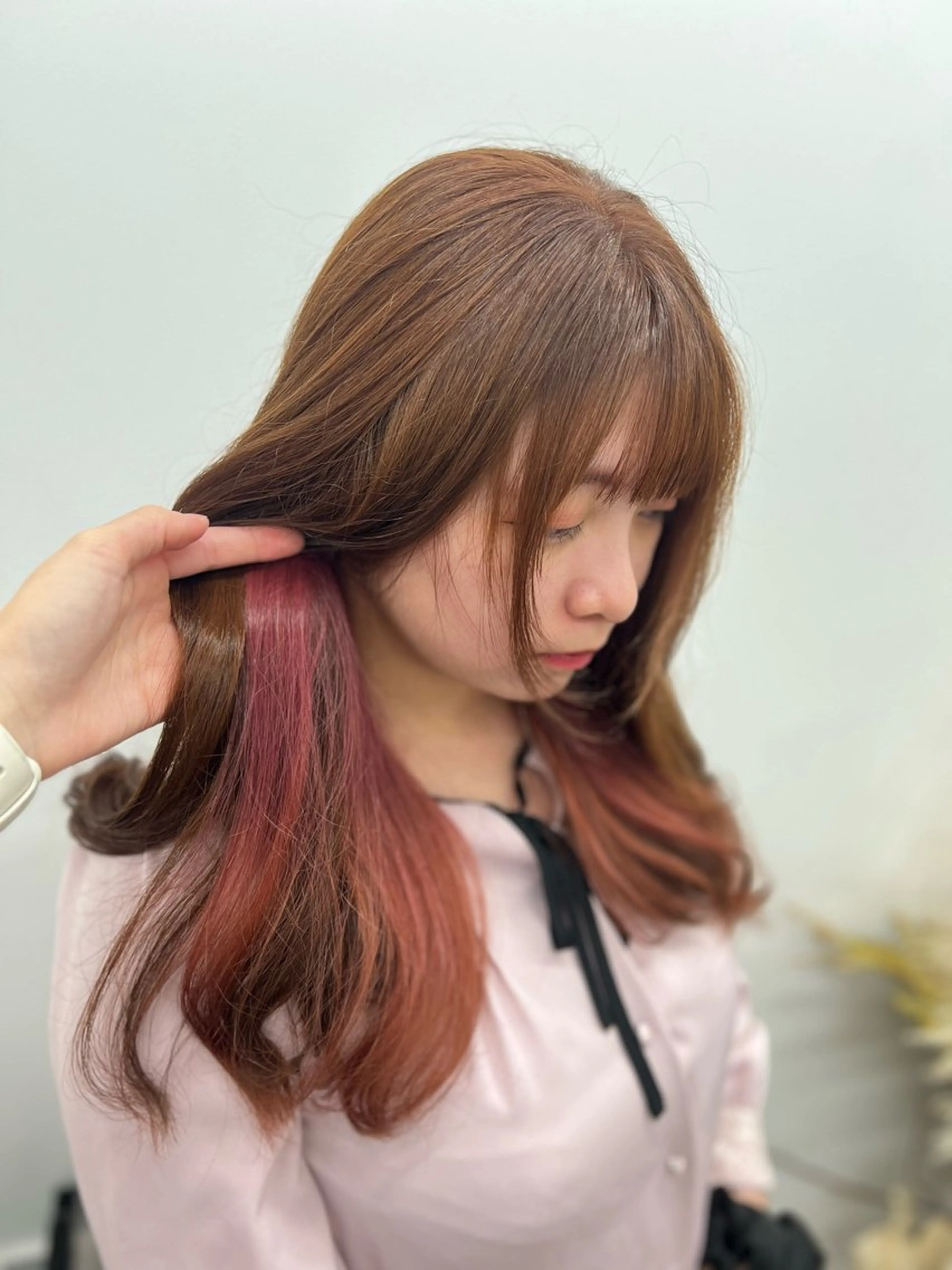 ロング カラー ブラウンカラー インナーカラー ピンクカラー ピンクブラウン あやの/10代· 20代似合わせカラーのヘアスタイル