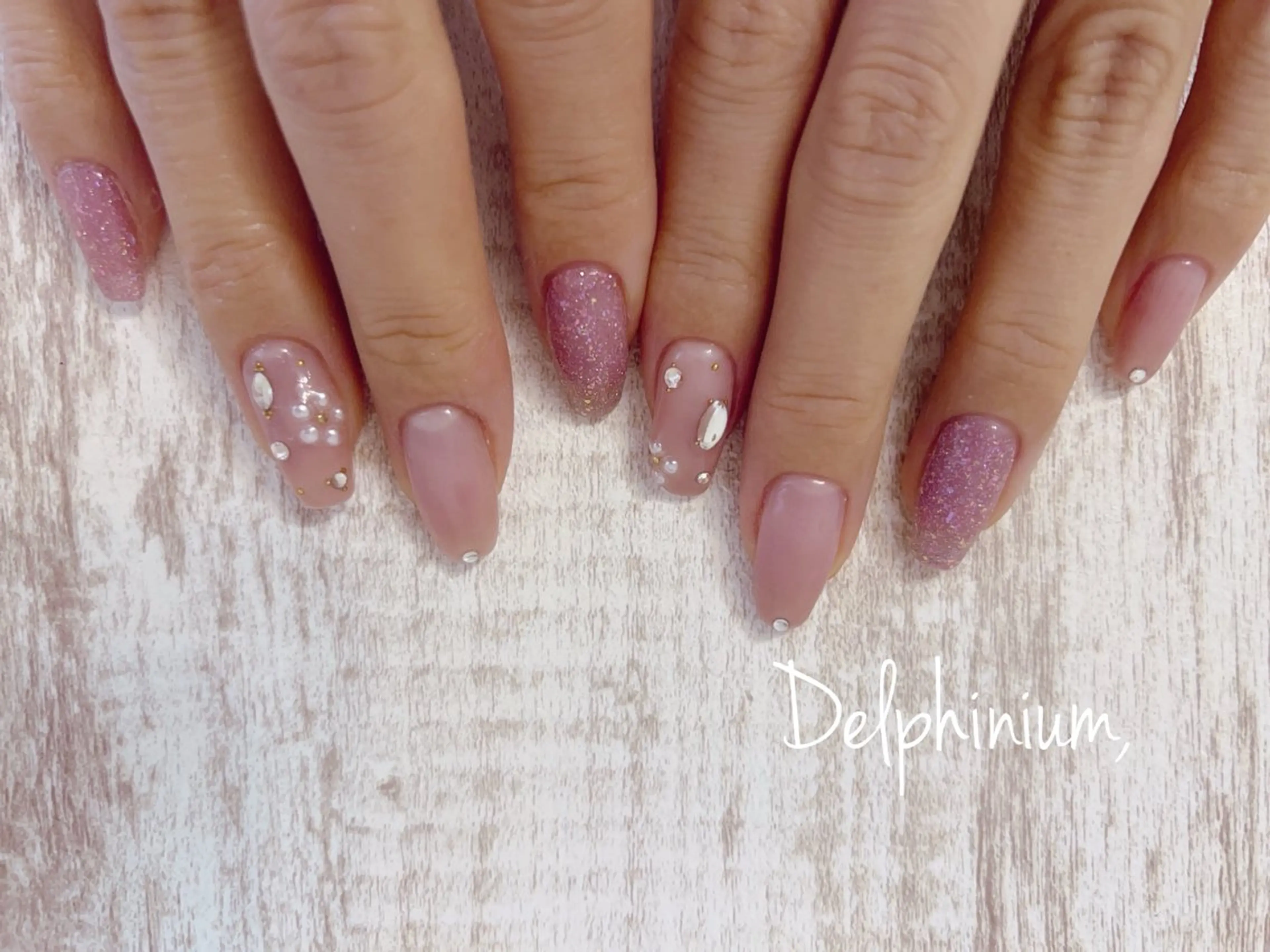 ネイル 桜ネイル フラッシュネイル ラメ(グリッター) ピンク 春ネイル ハンドネイル 岡本 友恵のネイルデザイン