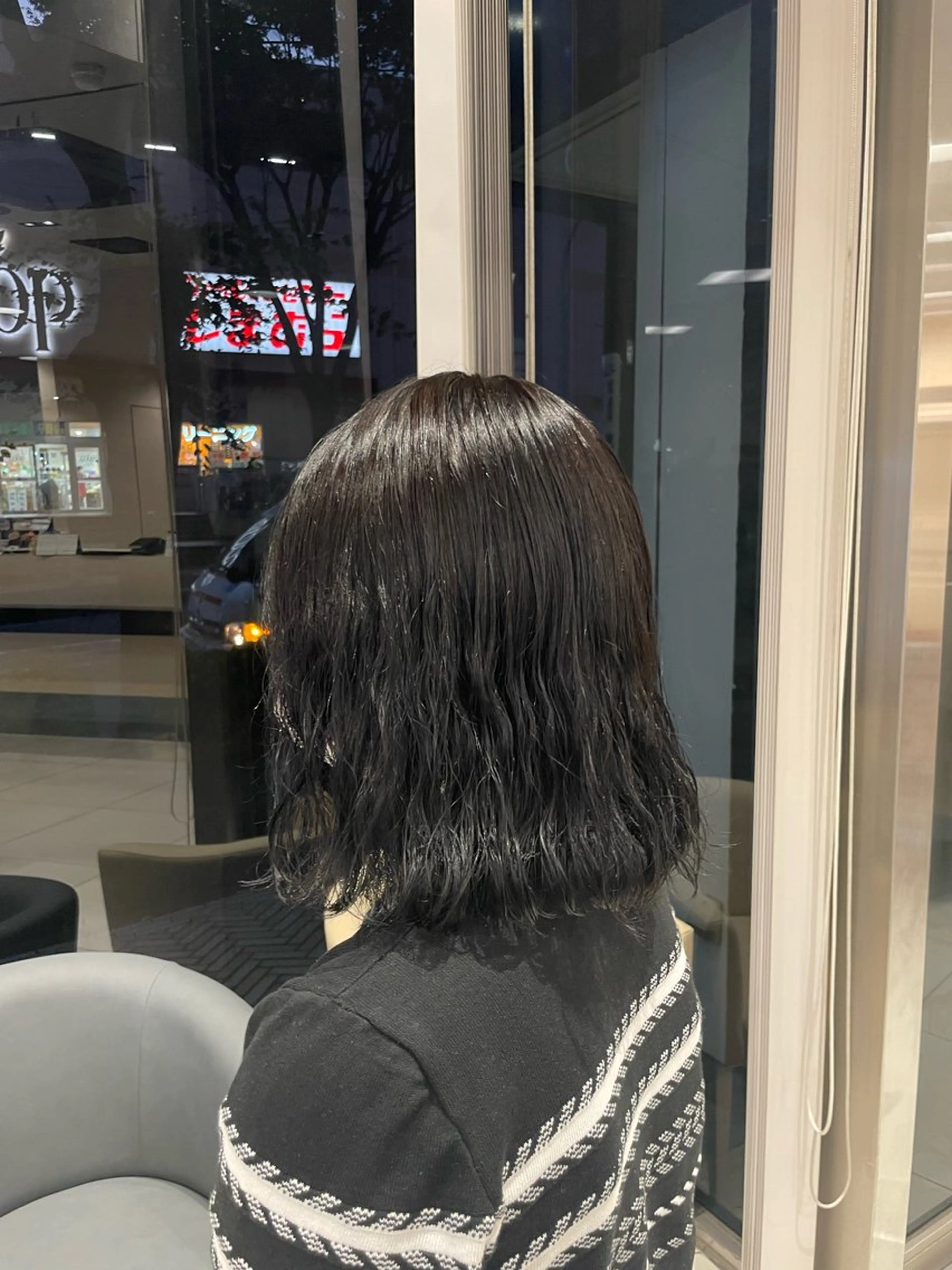 ミディアム カラー 黒髪 ブルーカラー ブルーブラック ヘアカラー クロスパーマ/うる艶 カラー/Kurumiのヘアスタイル