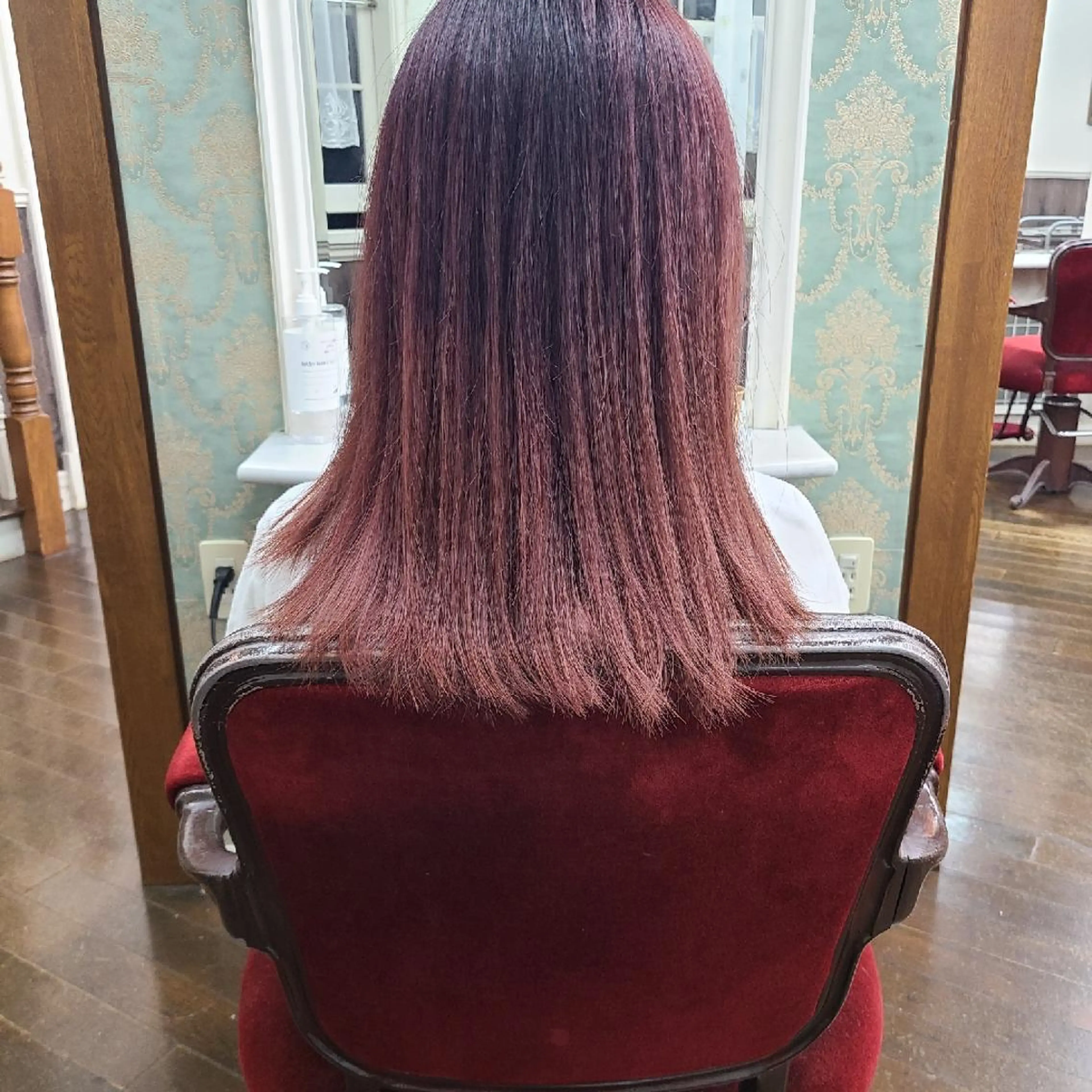 カラー ロング ブリーチ ピンクカラー 近藤 那果のヘアスタイル