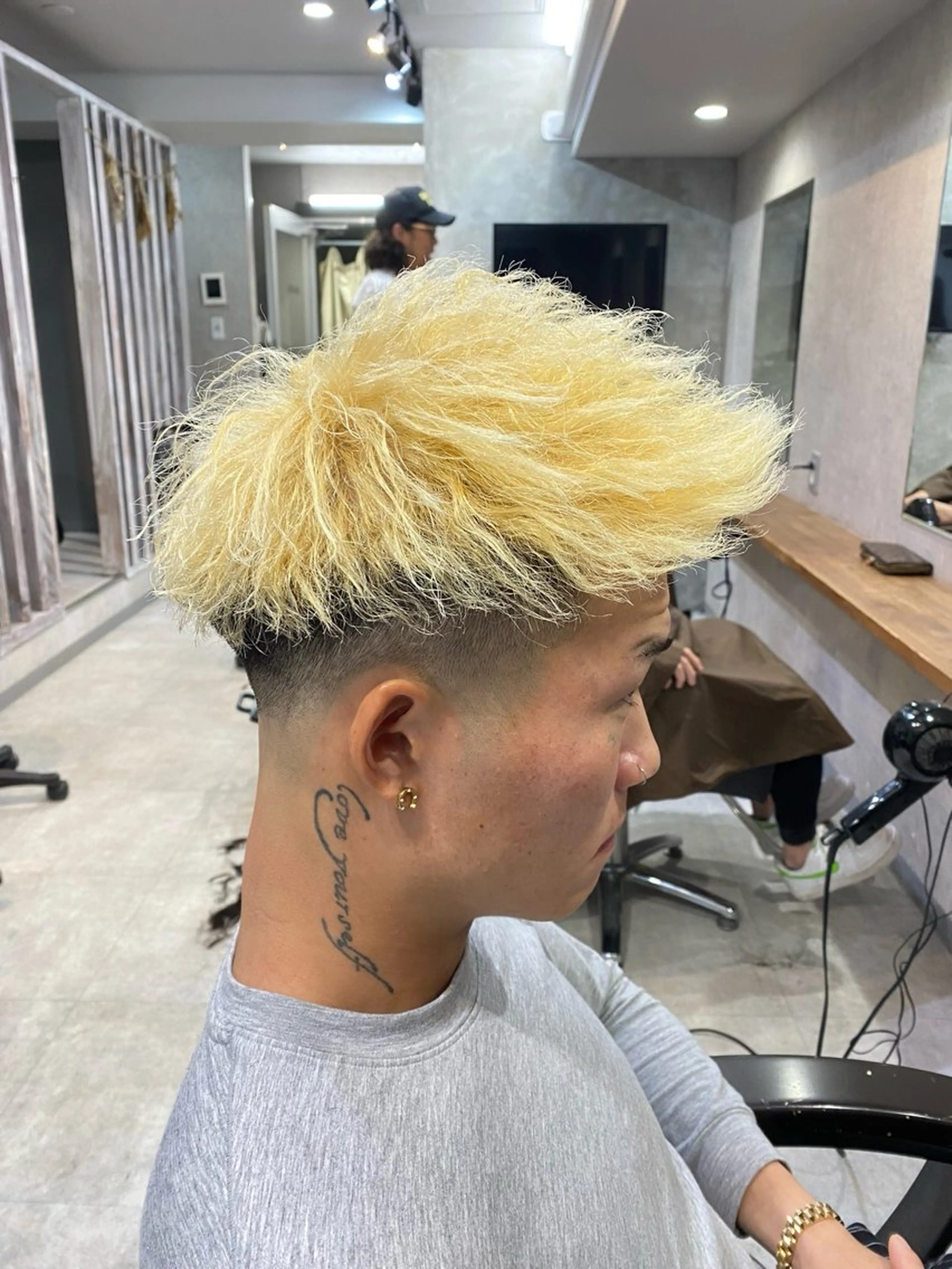 ショート カラー パーマ ブリーチ ツイストパーマ カット ヘアカラー 🐉『メンズ美容師』 吉田龍星🐉のヘアスタイル