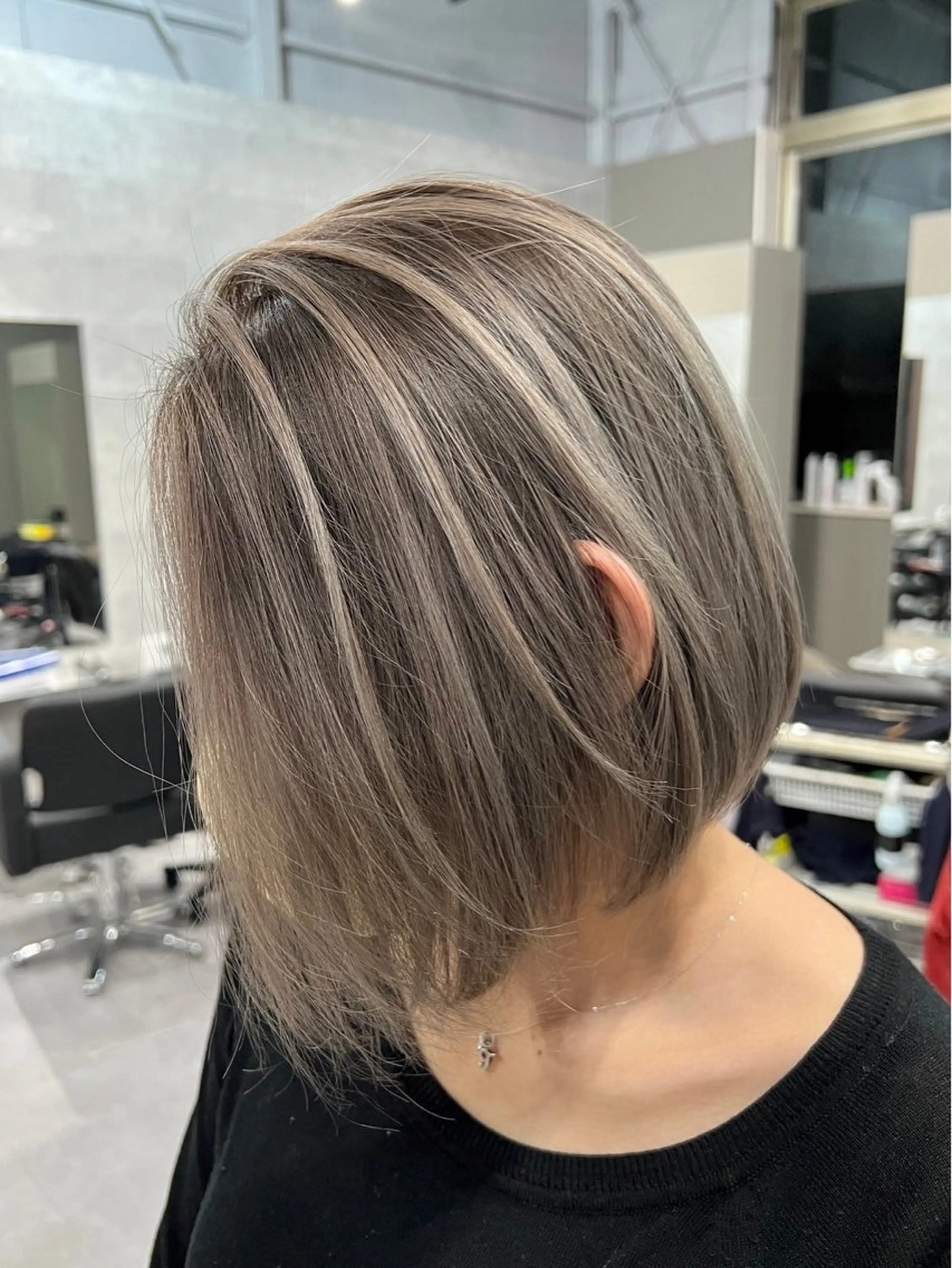 ショート カラー ヘアアレンジ ショートボブ バレイヤージュ グレージュ ミルクティーグレージュ ボブ カット ヘアカラー SALOWIN京都河原町Suite店所属・外国人風レイヤー/ ハイトーンSHUのヘアスタイル