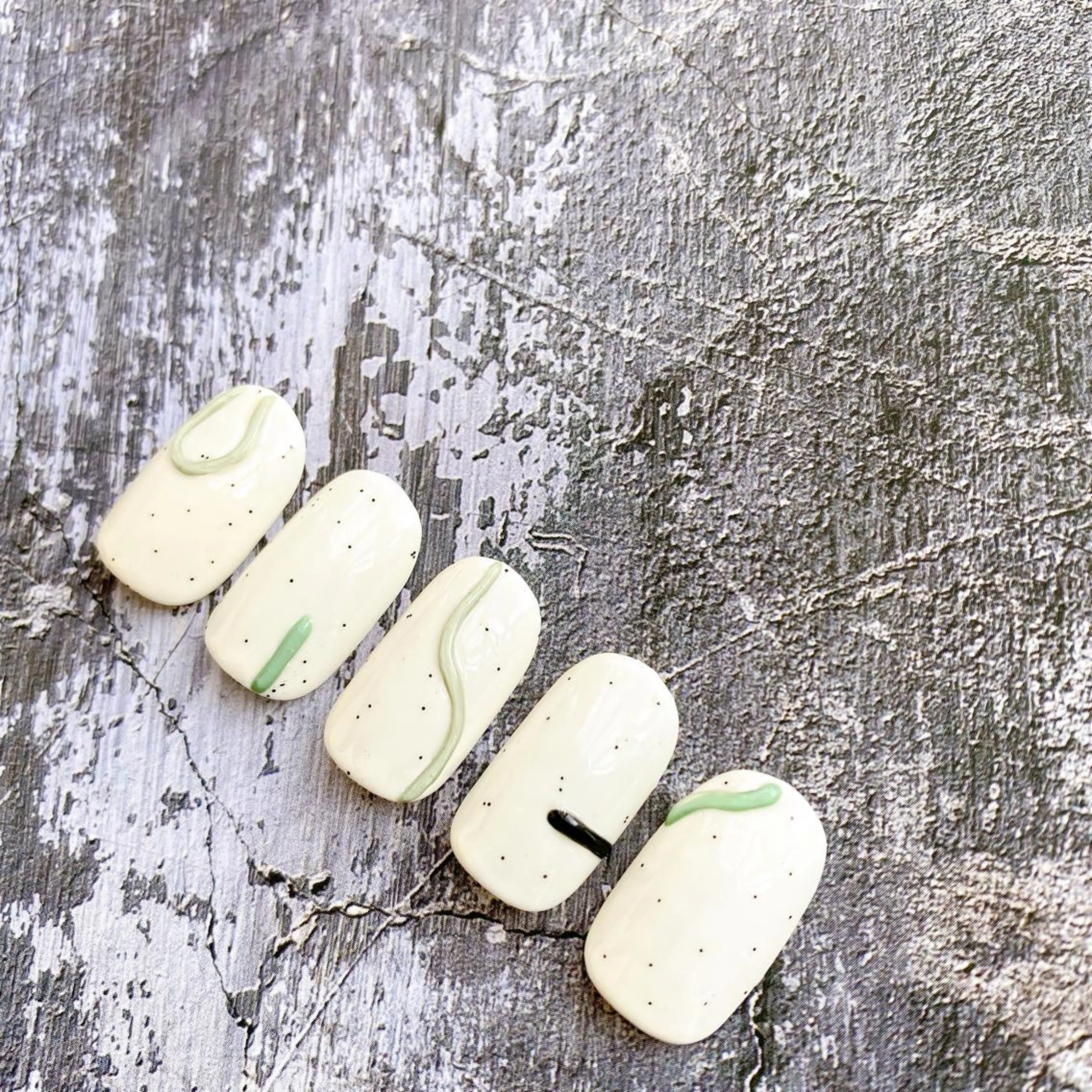 ネイル ミラーネイル ニュアンスネイル ピスタチオネイル シンプルネイル 春ネイル nailist SAYAのネイルデザイン