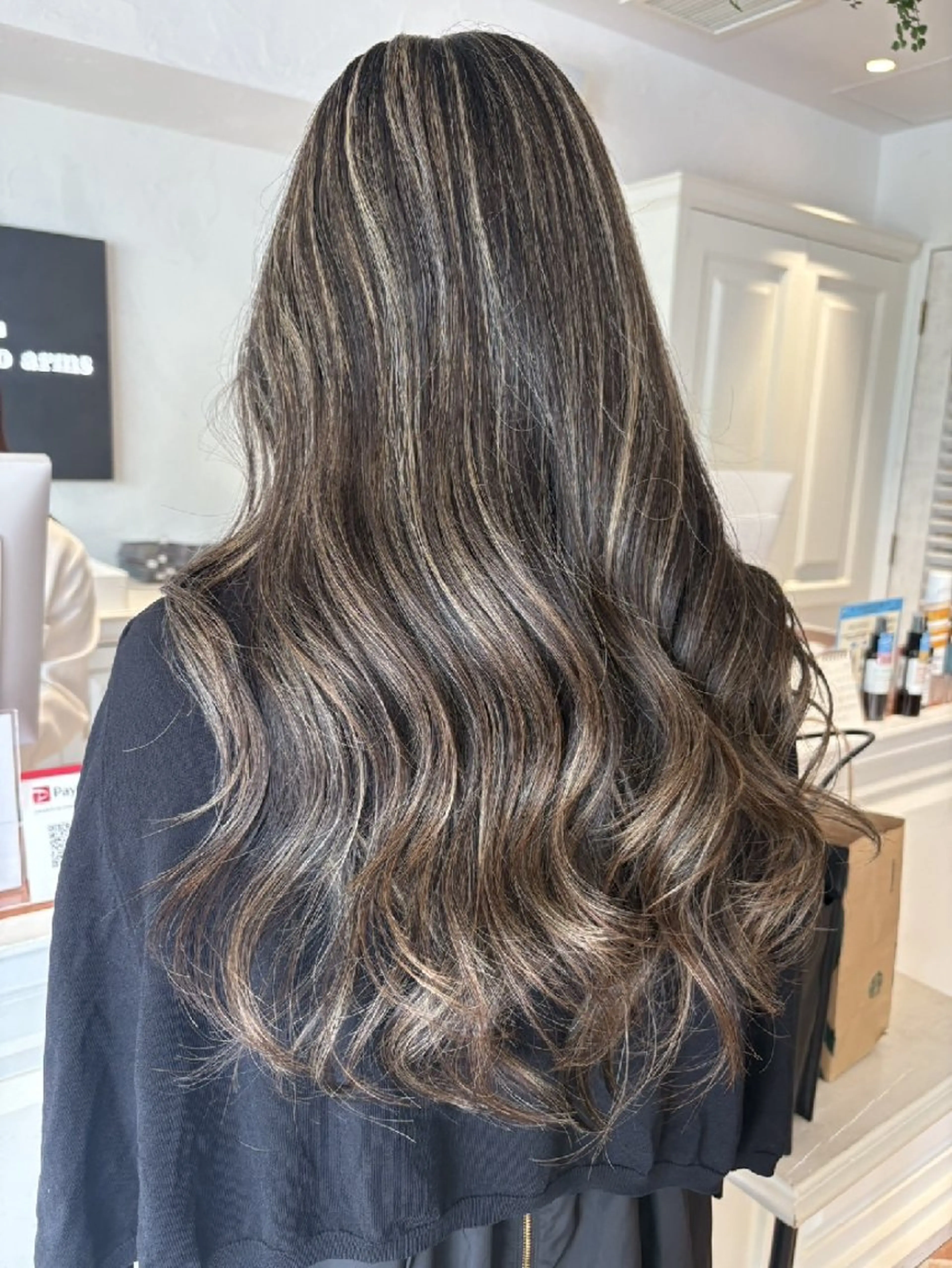 セミロング カラー ハイライトカラー ハイライト WARREN・TRICOMI NEW YORK 表参道店所属・浅比 惇平のヘアスタイル