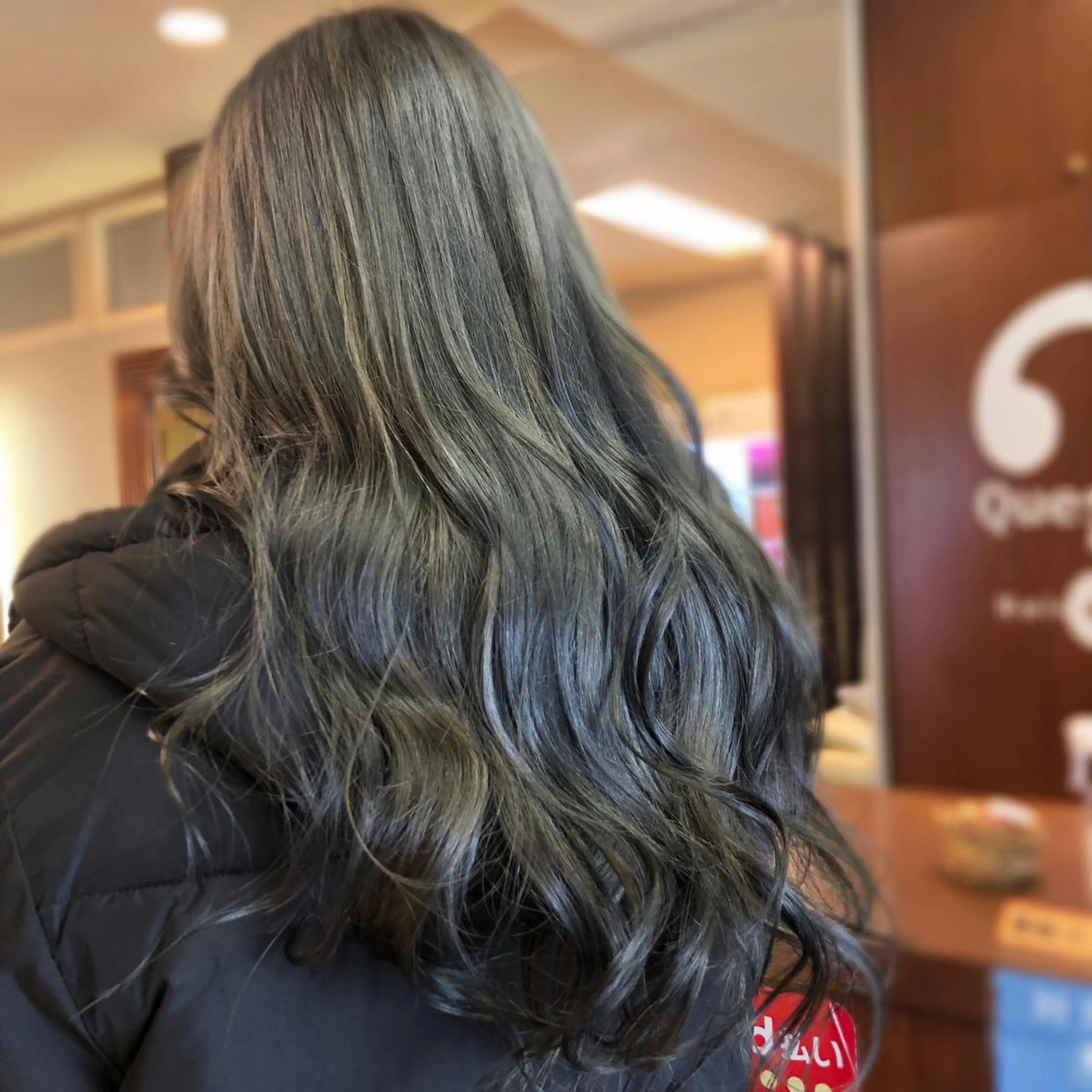 ロング カラー ヘアカラー トリートメント 山崎 絵莉香のヘアスタイル