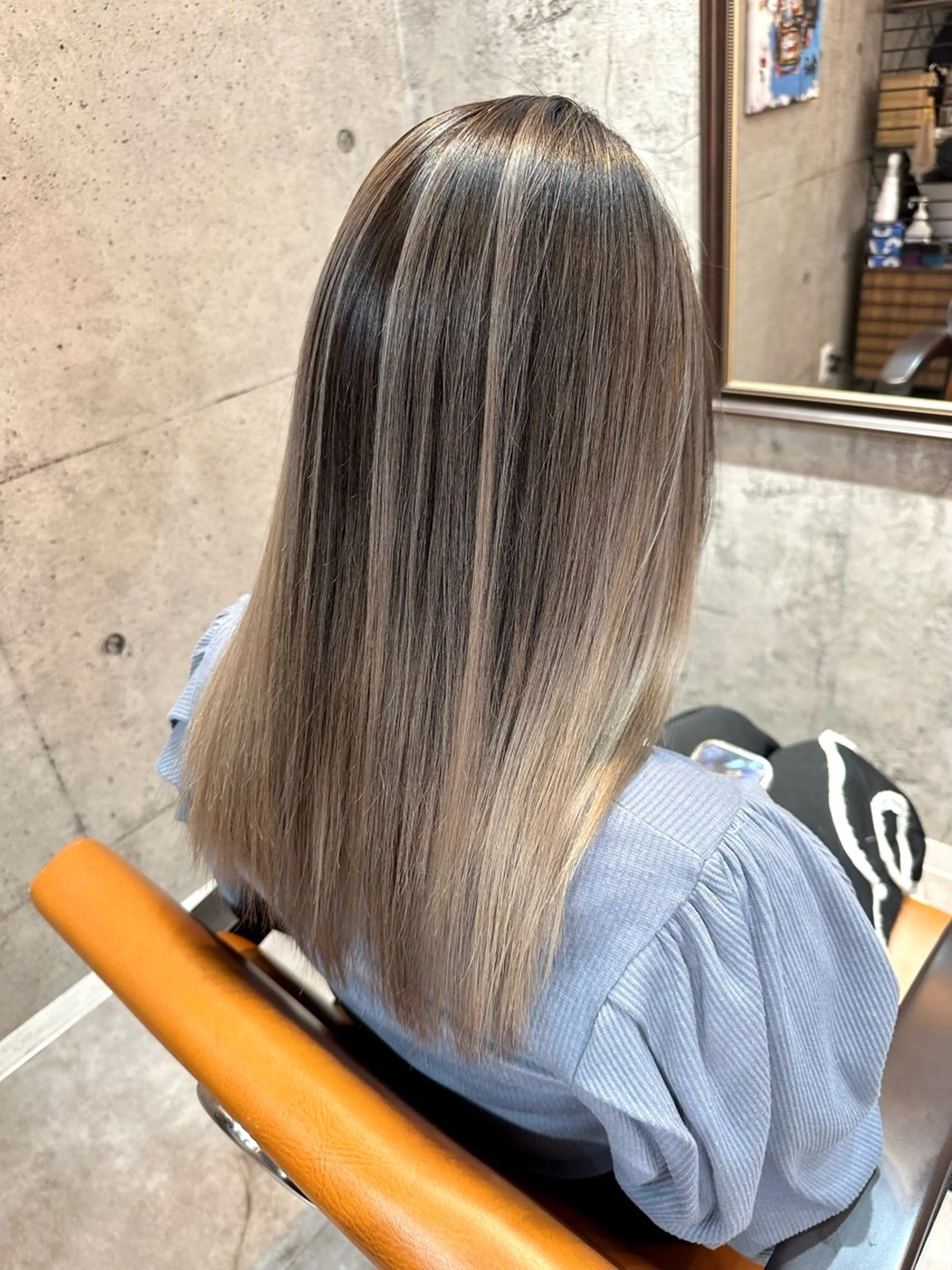 ミディアム レイヤーカット ヘアカラー 🔷ブリーチバレイヤ ージュ🔷飯野達也のヘアスタイル