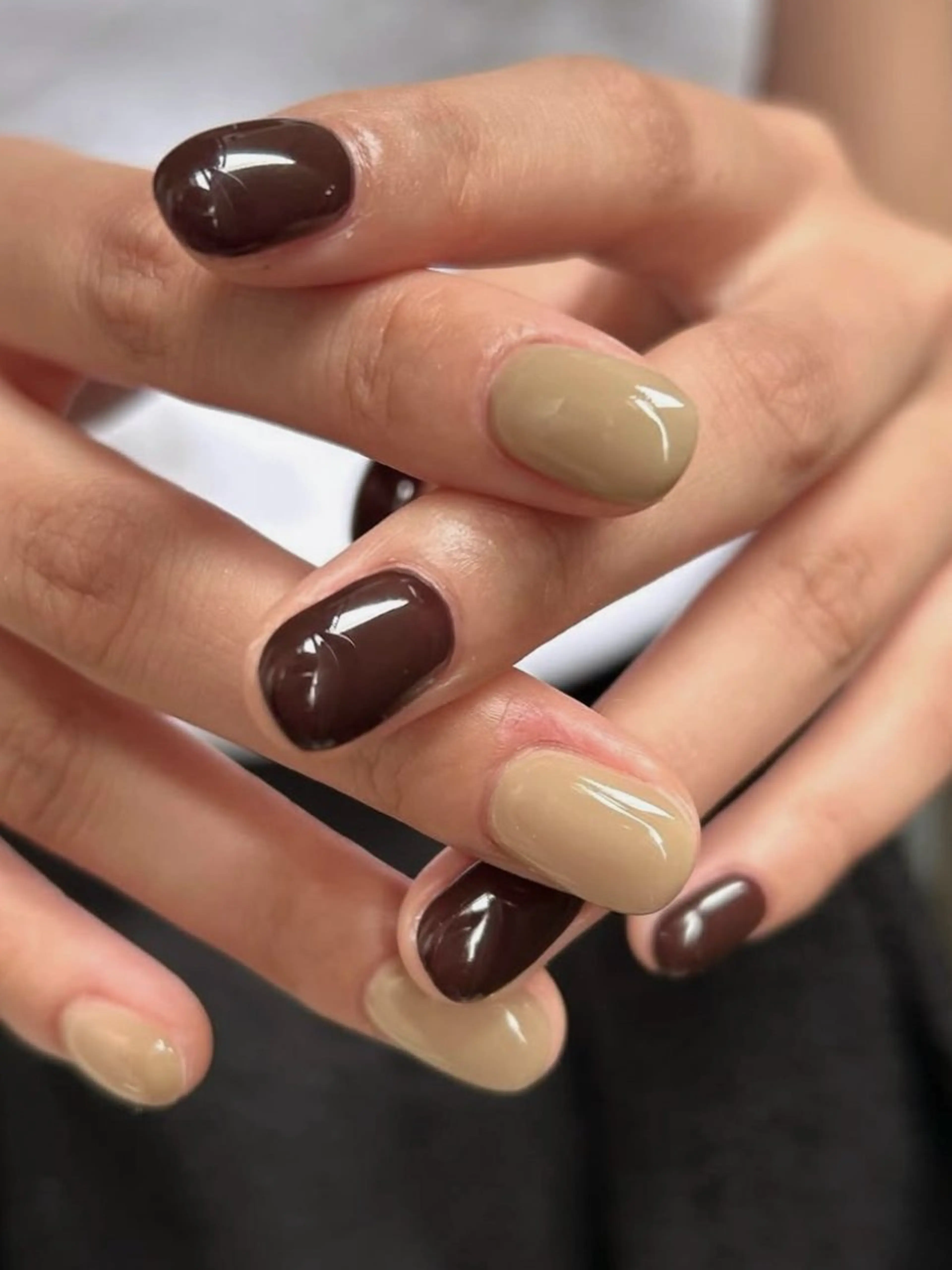 ネイル アートネイル ブラウン ニュアンスネイル talo .のネイルデザイン