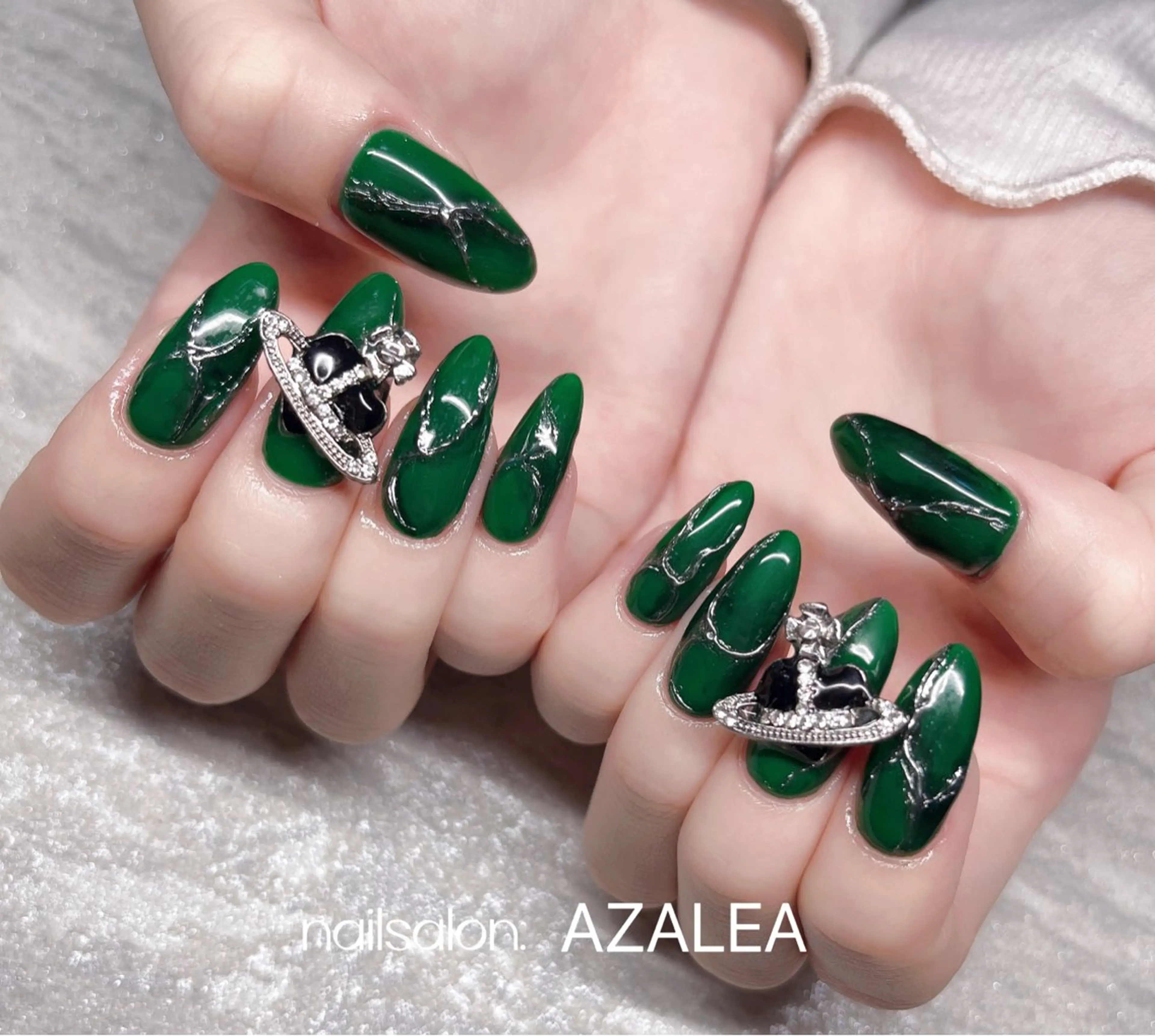 ネイル R inのネイルデザイン