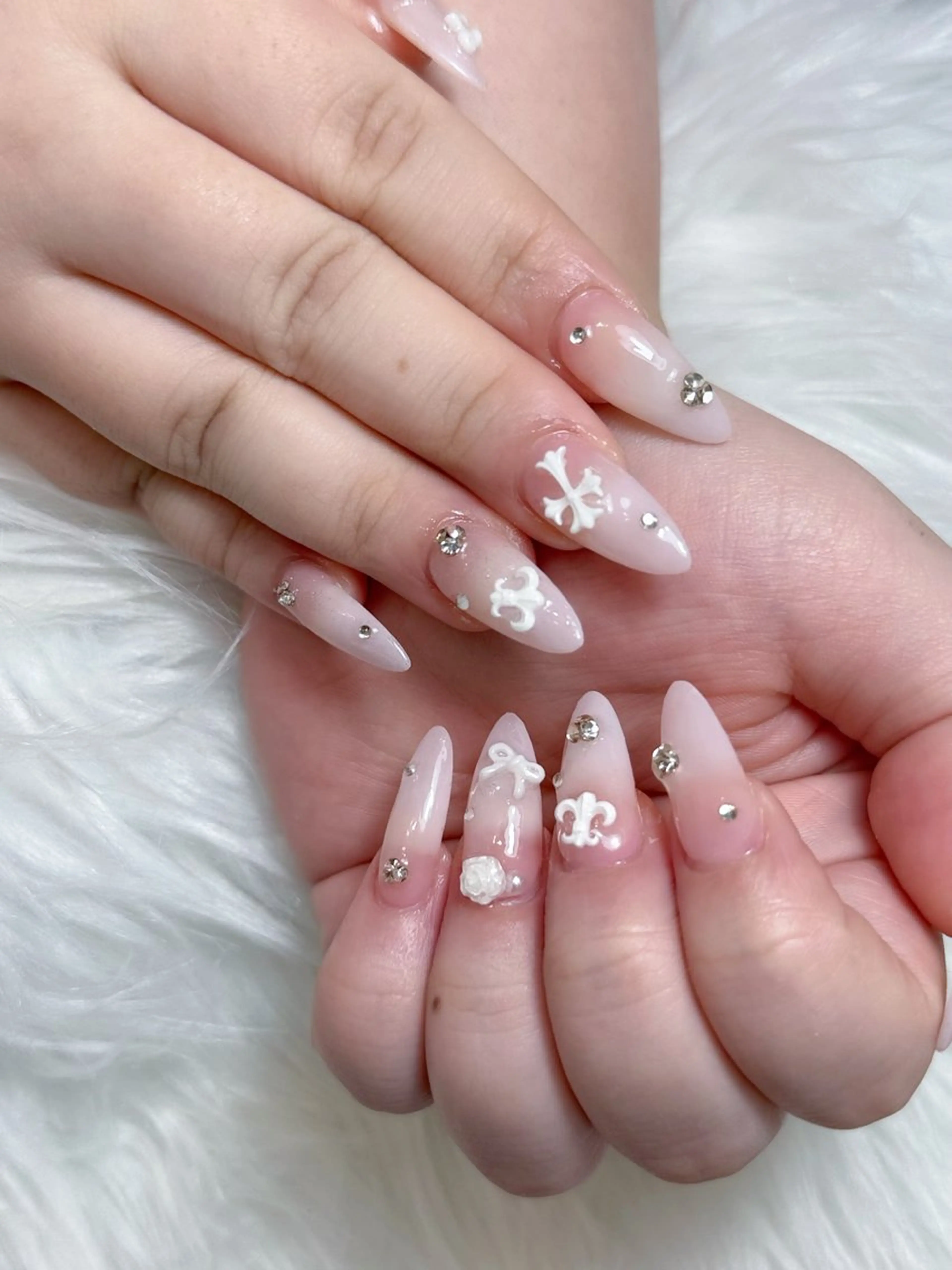 ネイル アートネイル フラワーネイル フレンチネイル ジェルネイル グラデーション ハンドネイル Ryunail所属・Ryu Nail NekoChanのネイルデザイン