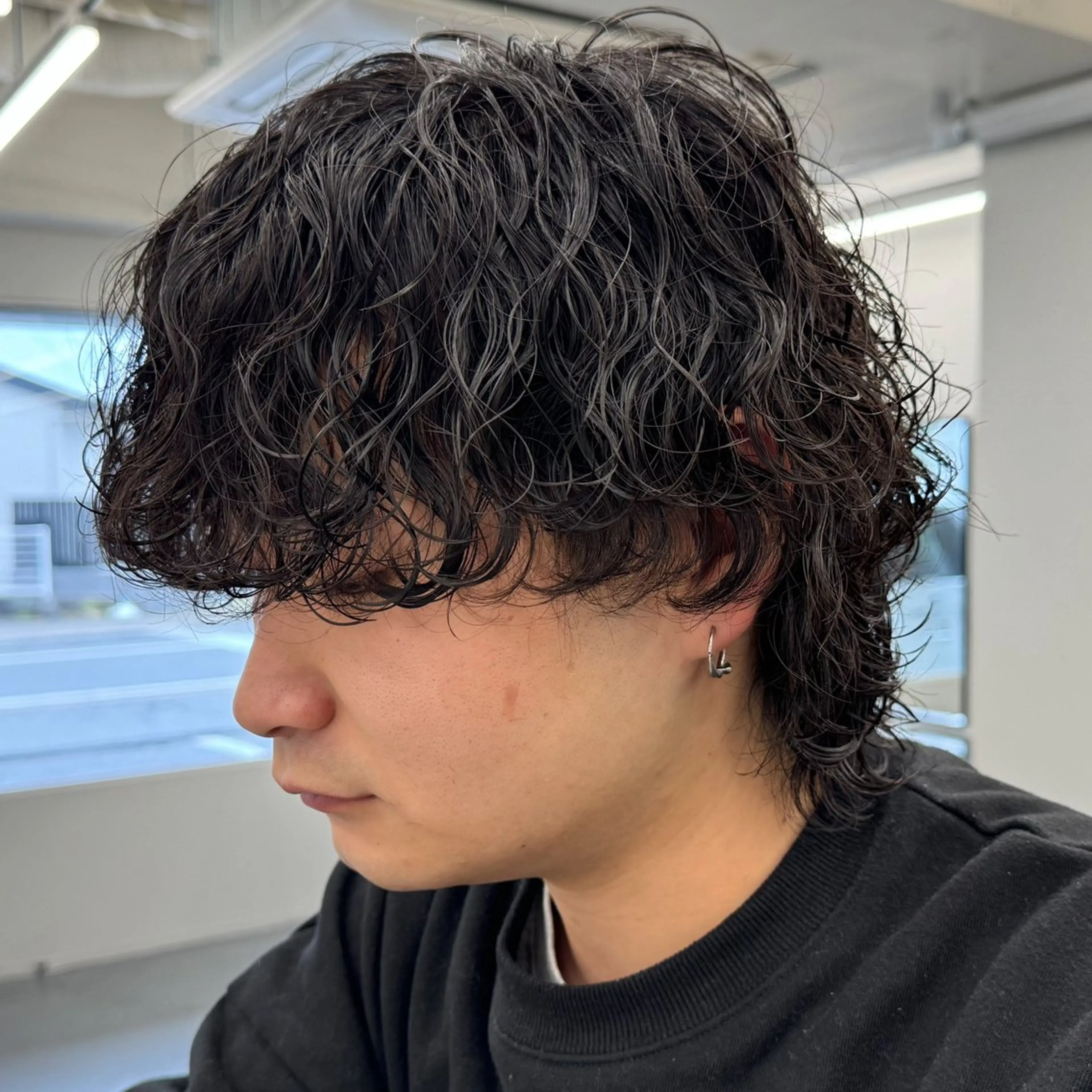 ミディアム パーマ メンズ カット パーマ トリートメント &c. hair studio所属・メンズパーマの人 KAZUのヘアスタイル