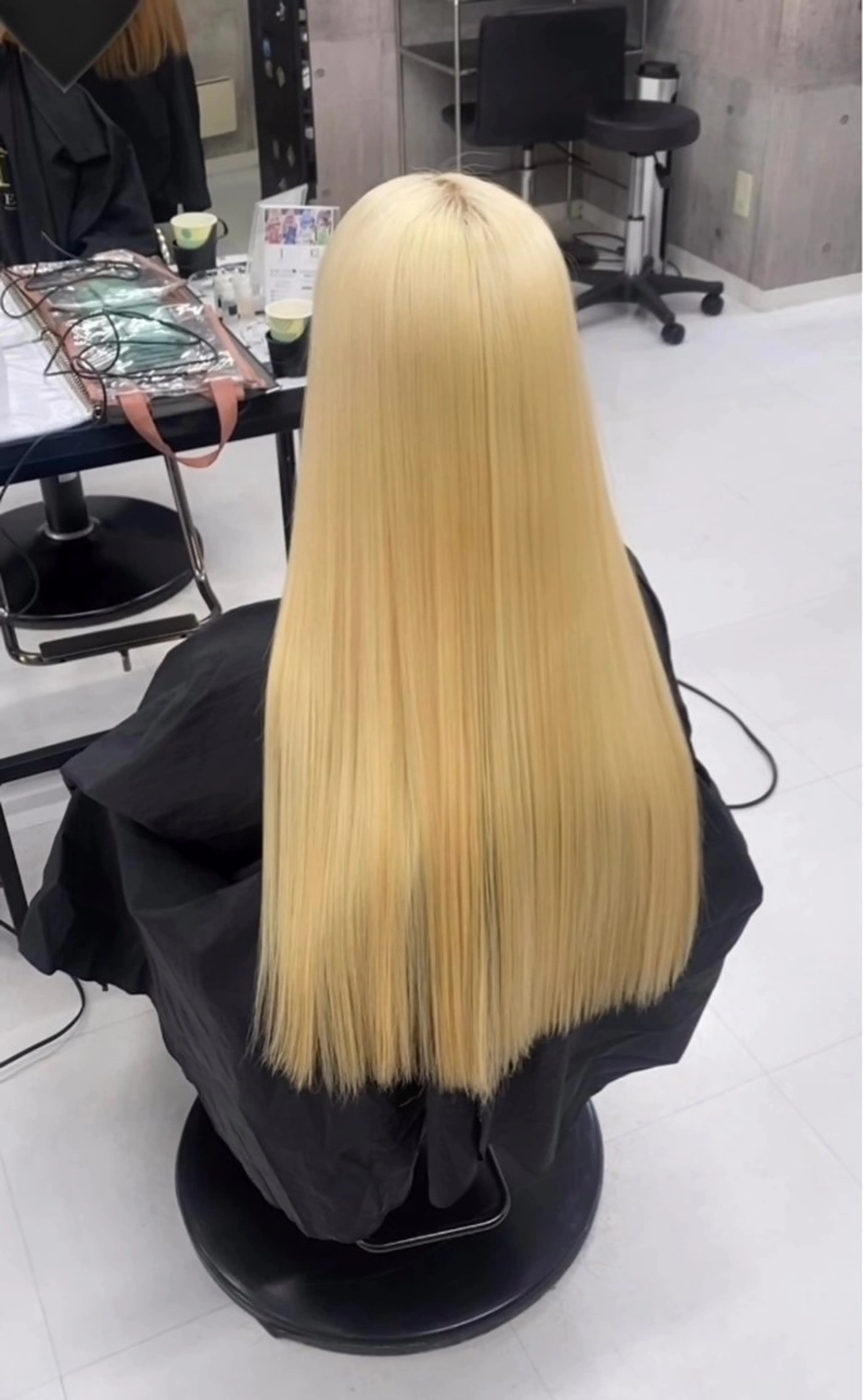 ロング カラー ヘアアレンジ メンズ ヘアカラー のん🎀ハイトーン/ レイヤーカット🐳のヘアスタイル