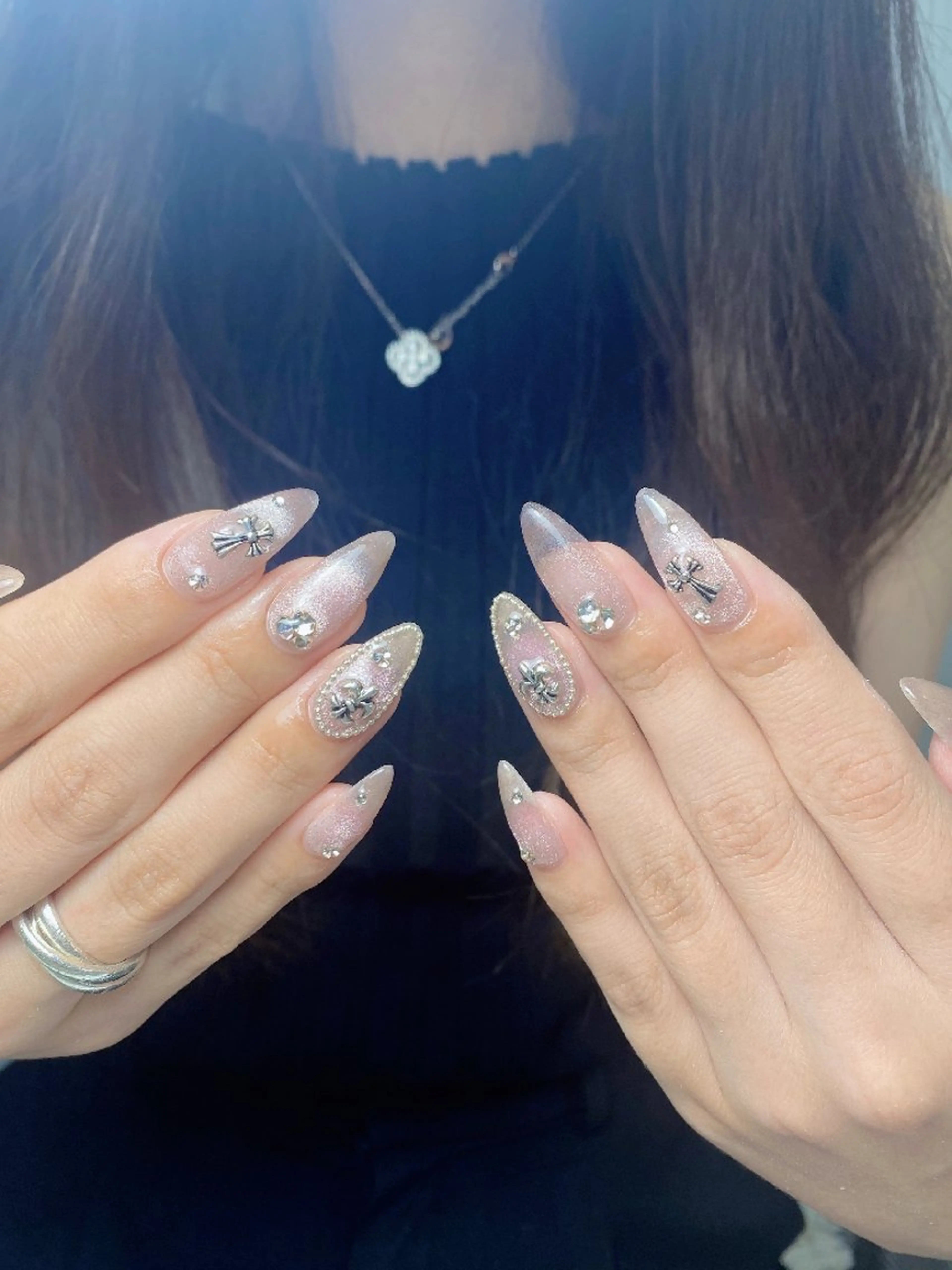 ネイル チークネイル フレンチネイル ジェルネイル ガーリー キラキラネイル ハンドネイル UM Nail Salonのネイルデザイン