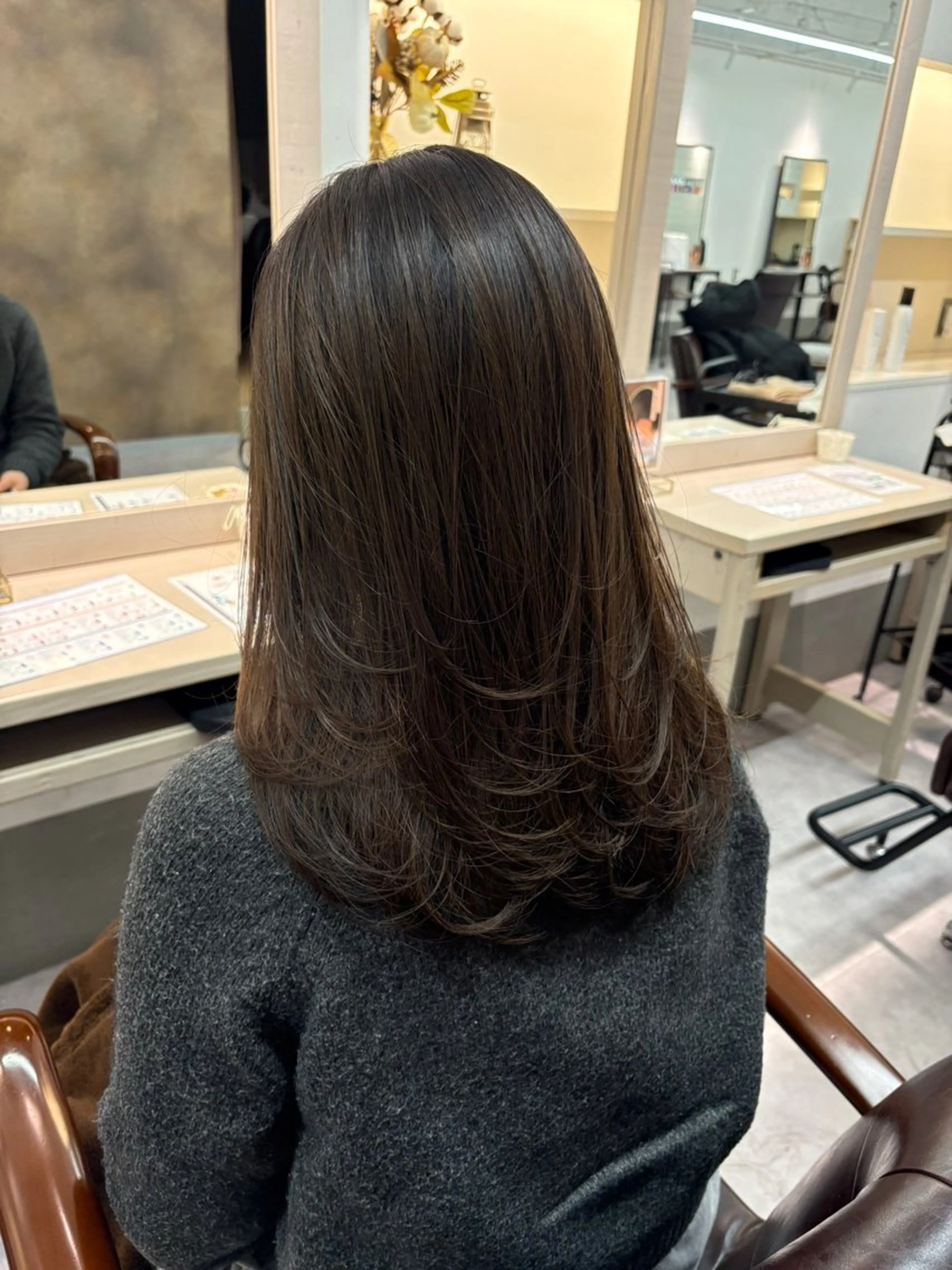 ミディアム レイヤーカット macheriebyhase所属・藤井 心音のヘアスタイル