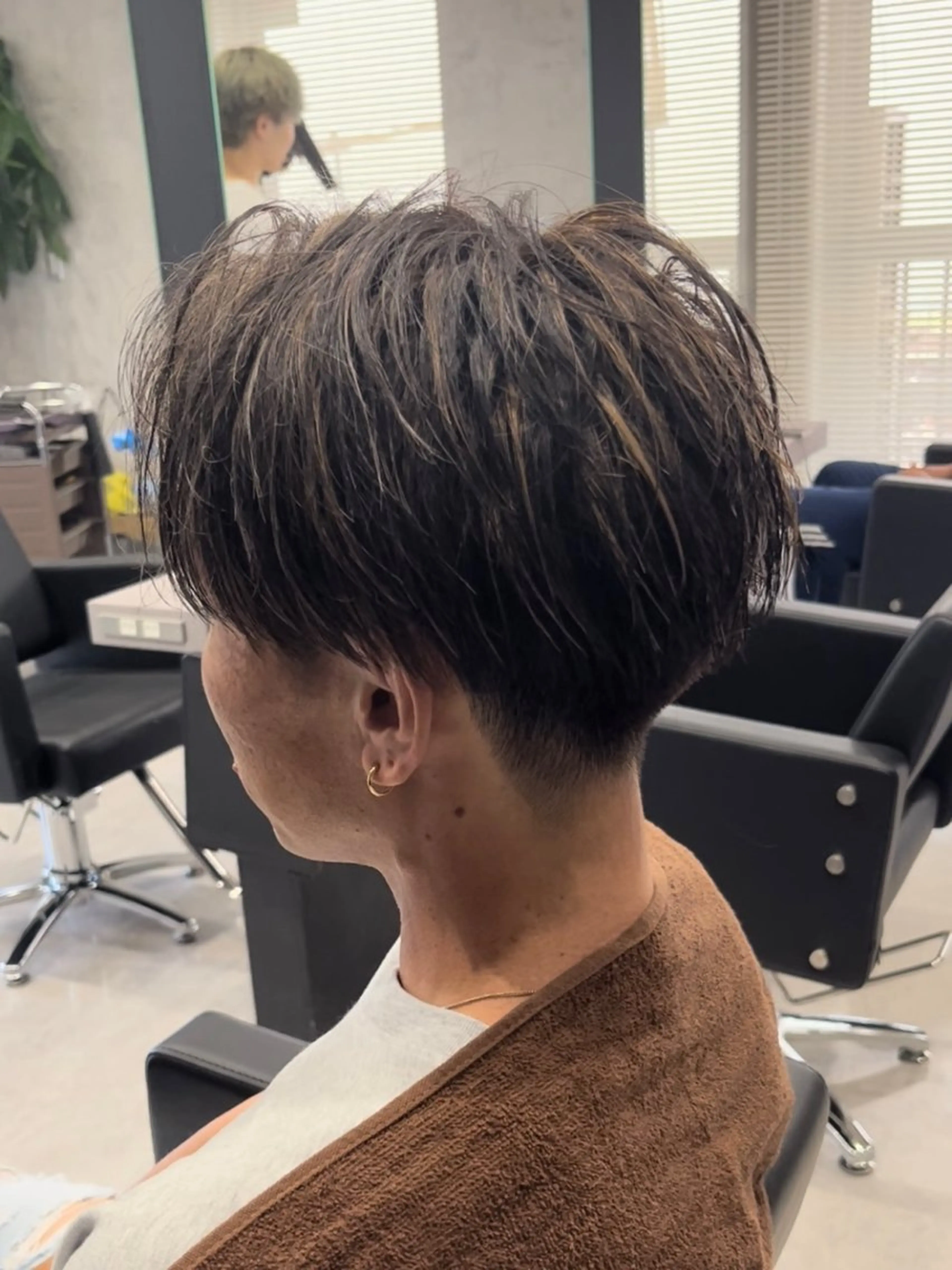 ショート カラー メンズ センターパート メンズハイライト ハイライトカラー ハイライト 【店長】メンズ職人 短髪　ハイトーン🔥のヘアスタイル