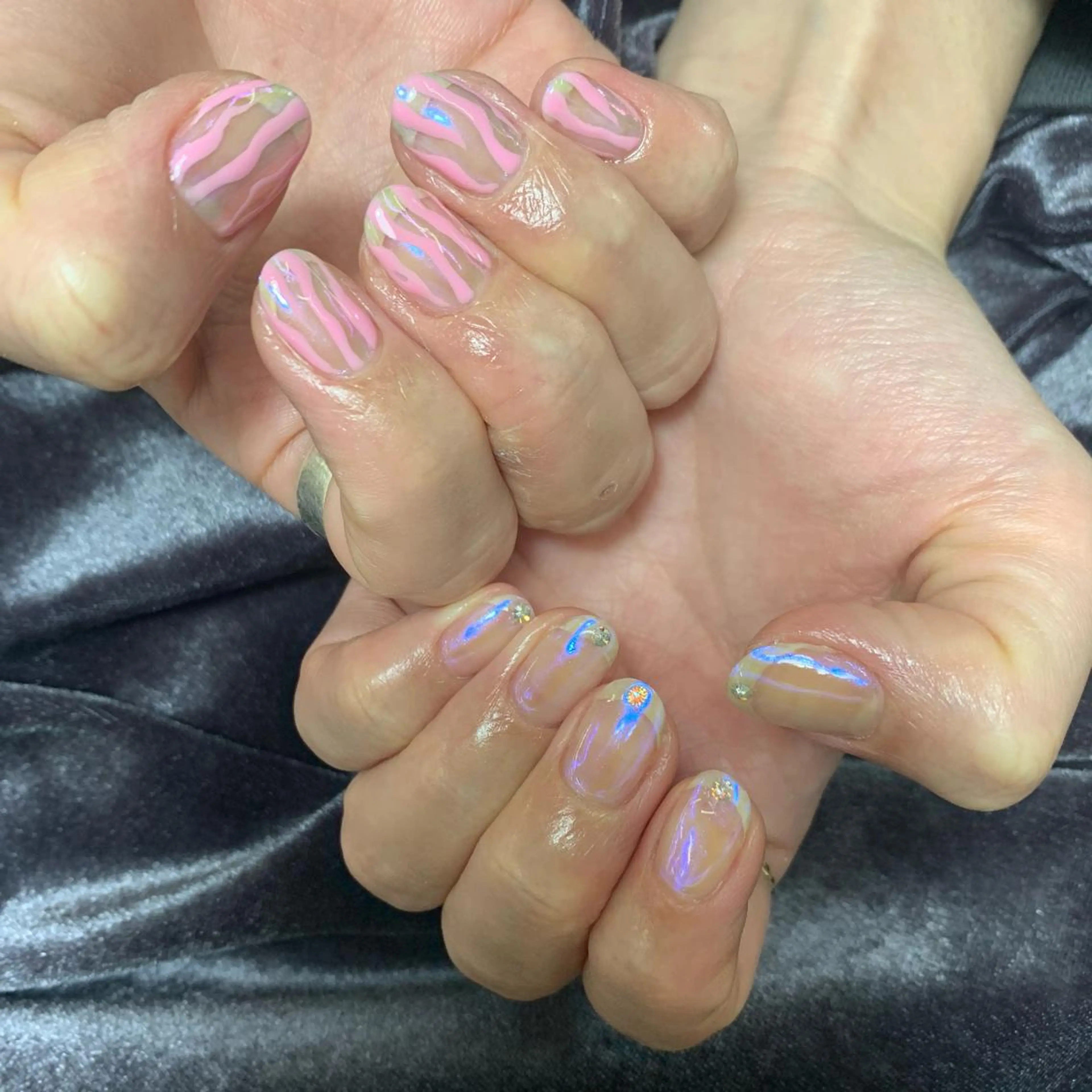 ネイル MAXKELLY ハチのネイルデザイン