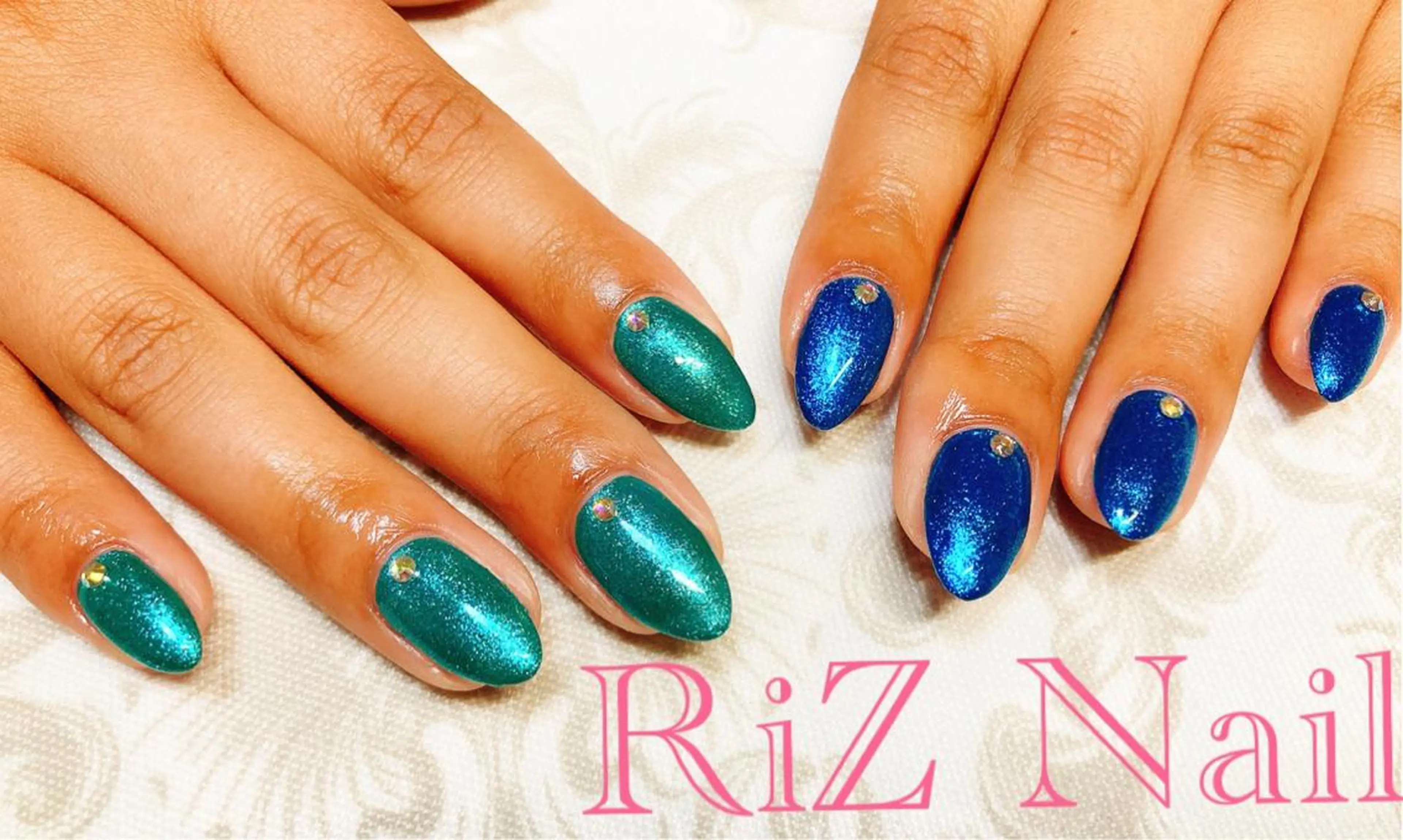 ネイル オーロラネイル ブルー グリーン キラキラネイル ワンカラーネイル RiZ nail salonのネイルデザイン