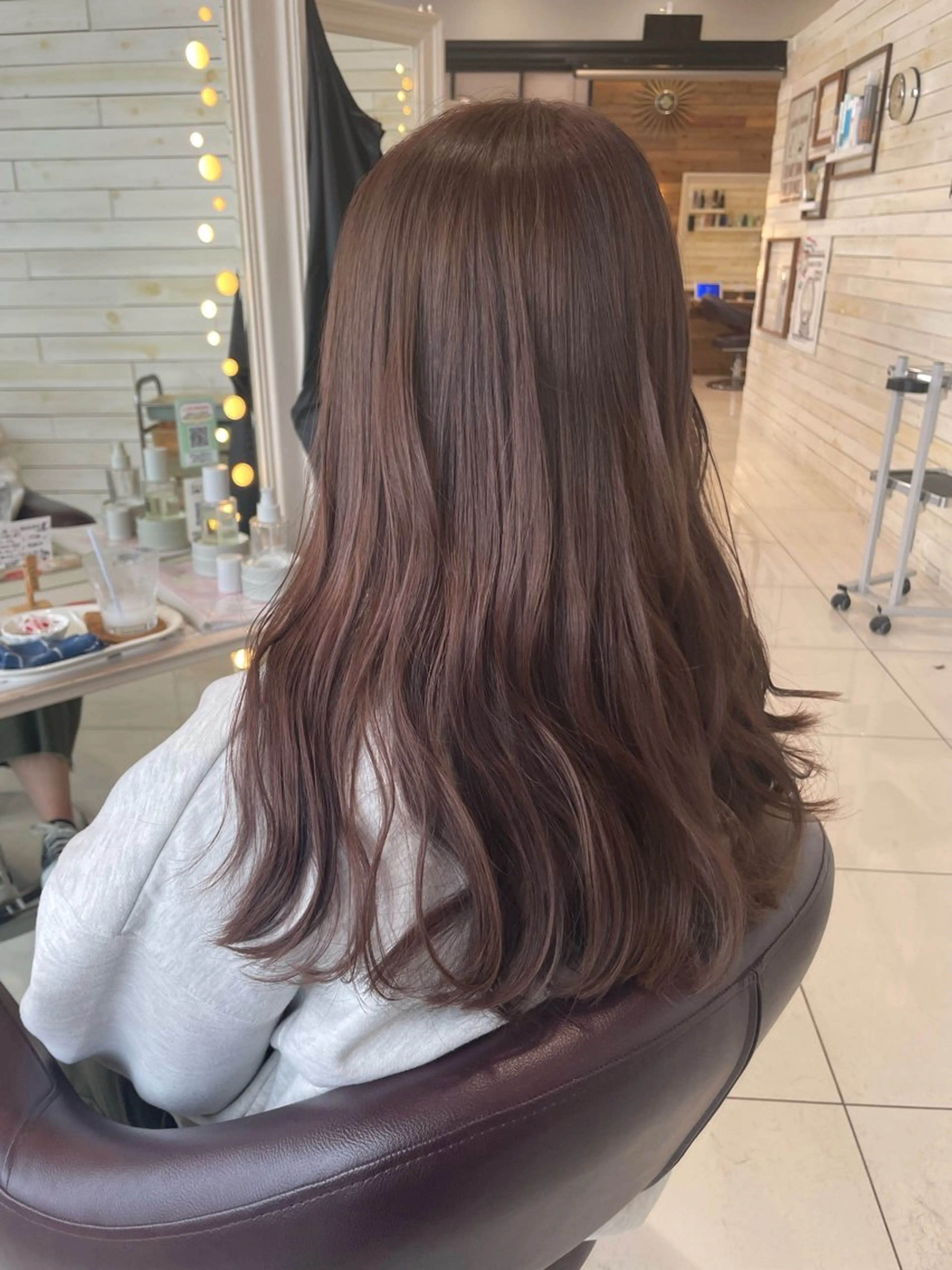 ロング 透明感color吉田 沙羅のヘアスタイル