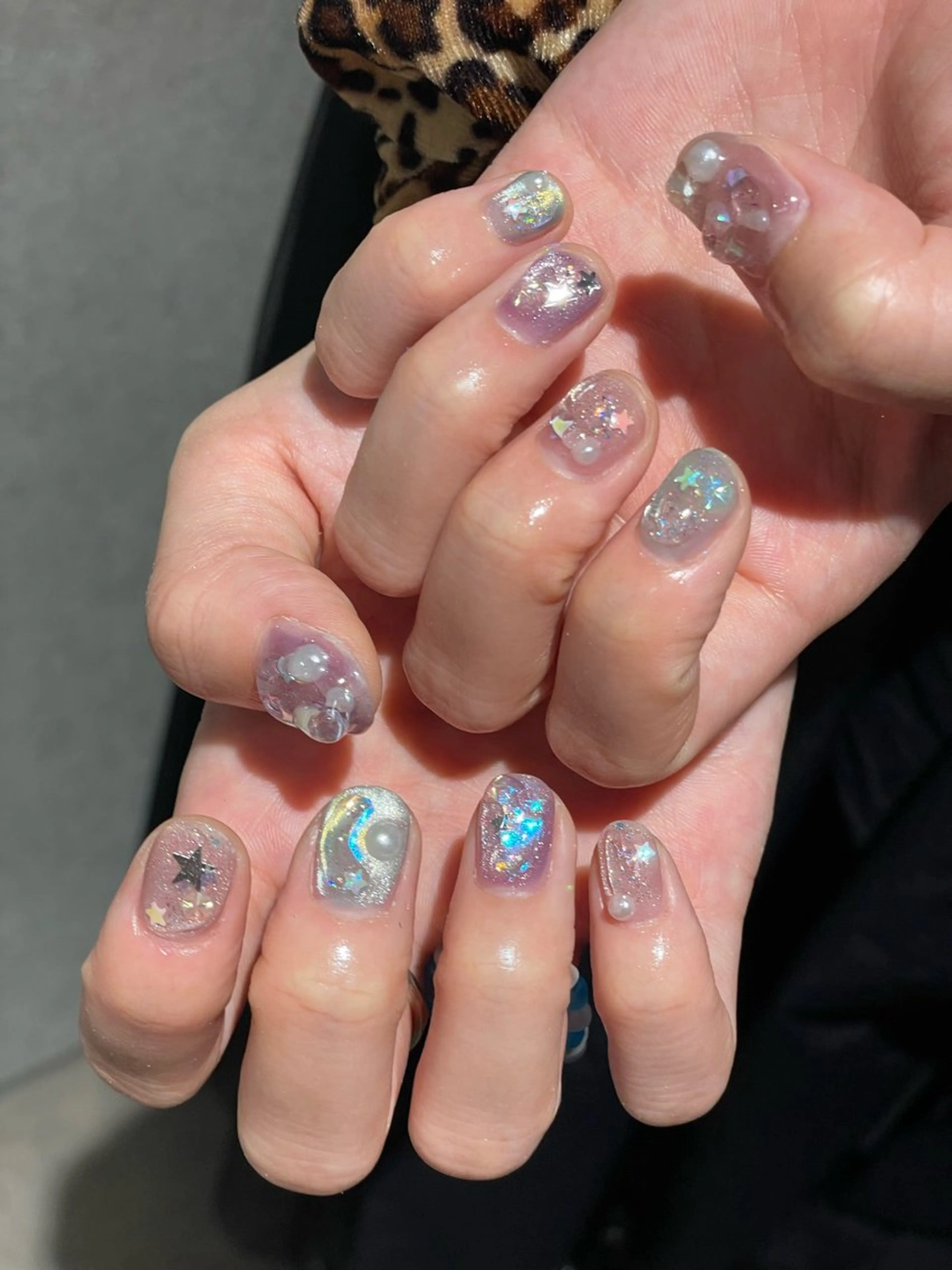 ネイル キラキラネイル ハンドネイル ナチュラル透明感🌱 小山美樹子のヘアスタイル