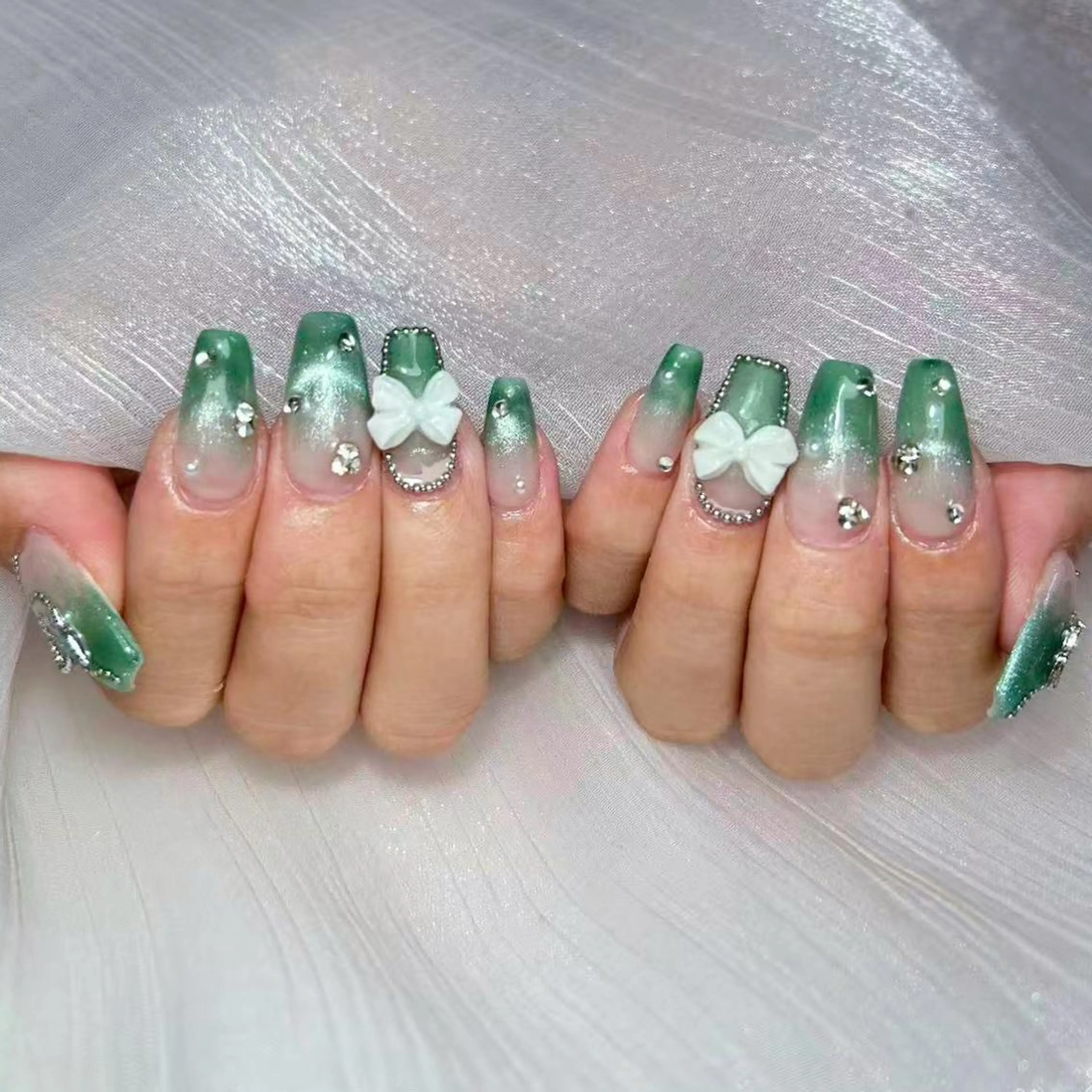 ネイル アートネイル オーロラネイル ガーリー キラキラネイル マグネットネイル ハンドネイル DIAMOND 💅のネイルデザイン