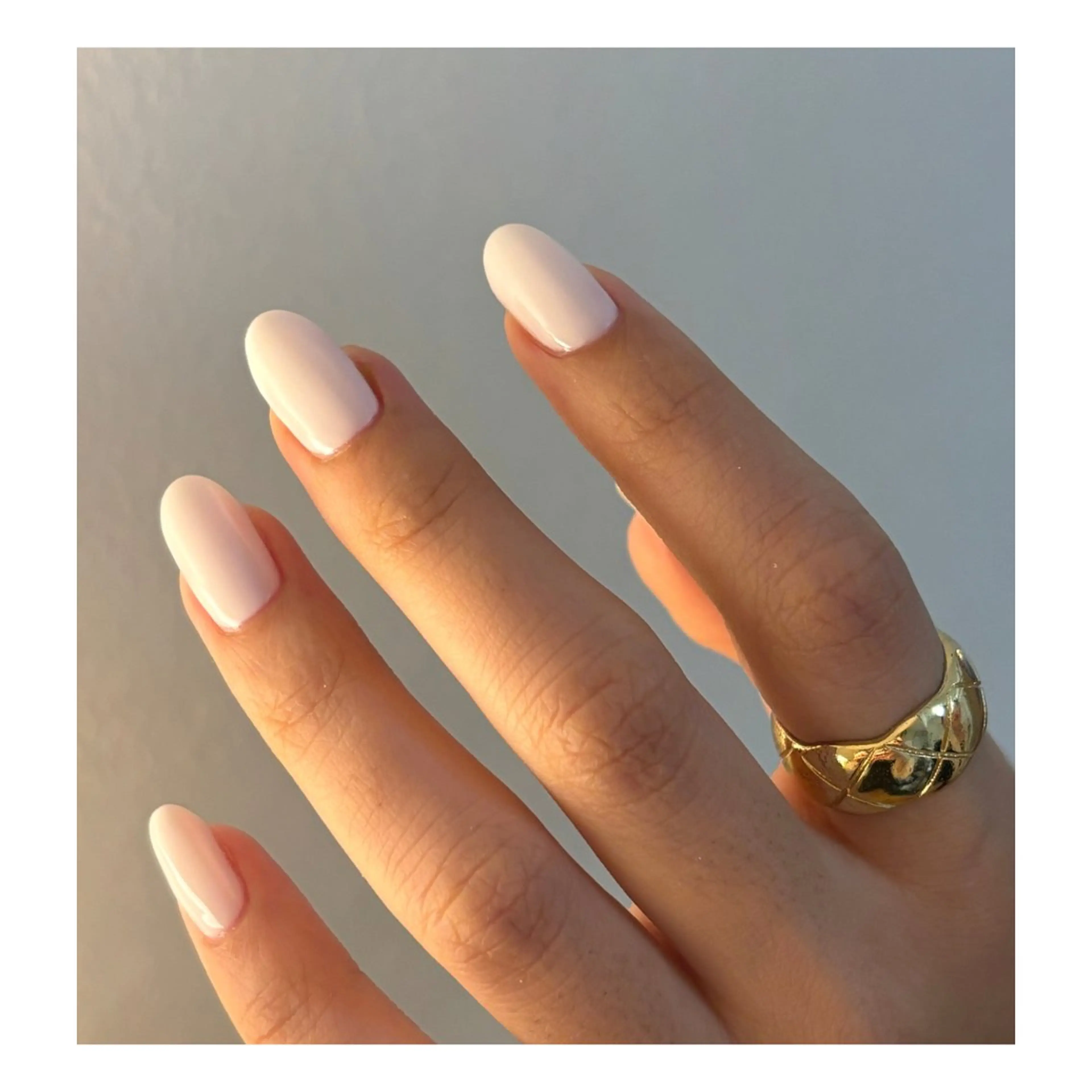 ネイル ゴールド ピンク ホワイト ハンドネイル Elio所属・Elio 国泰寺のネイルデザイン