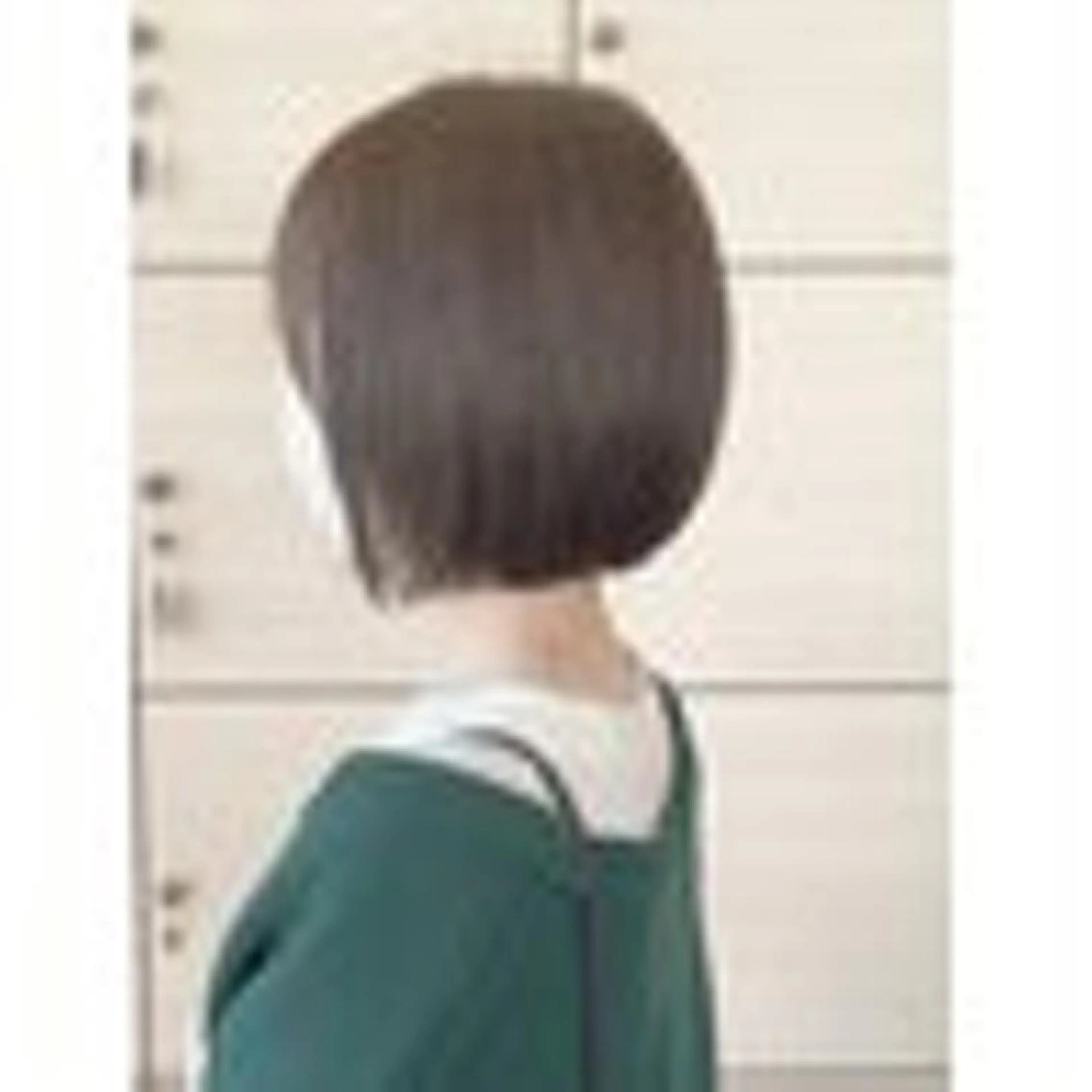 ミディアム 岩永 杏樹のヘアスタイル