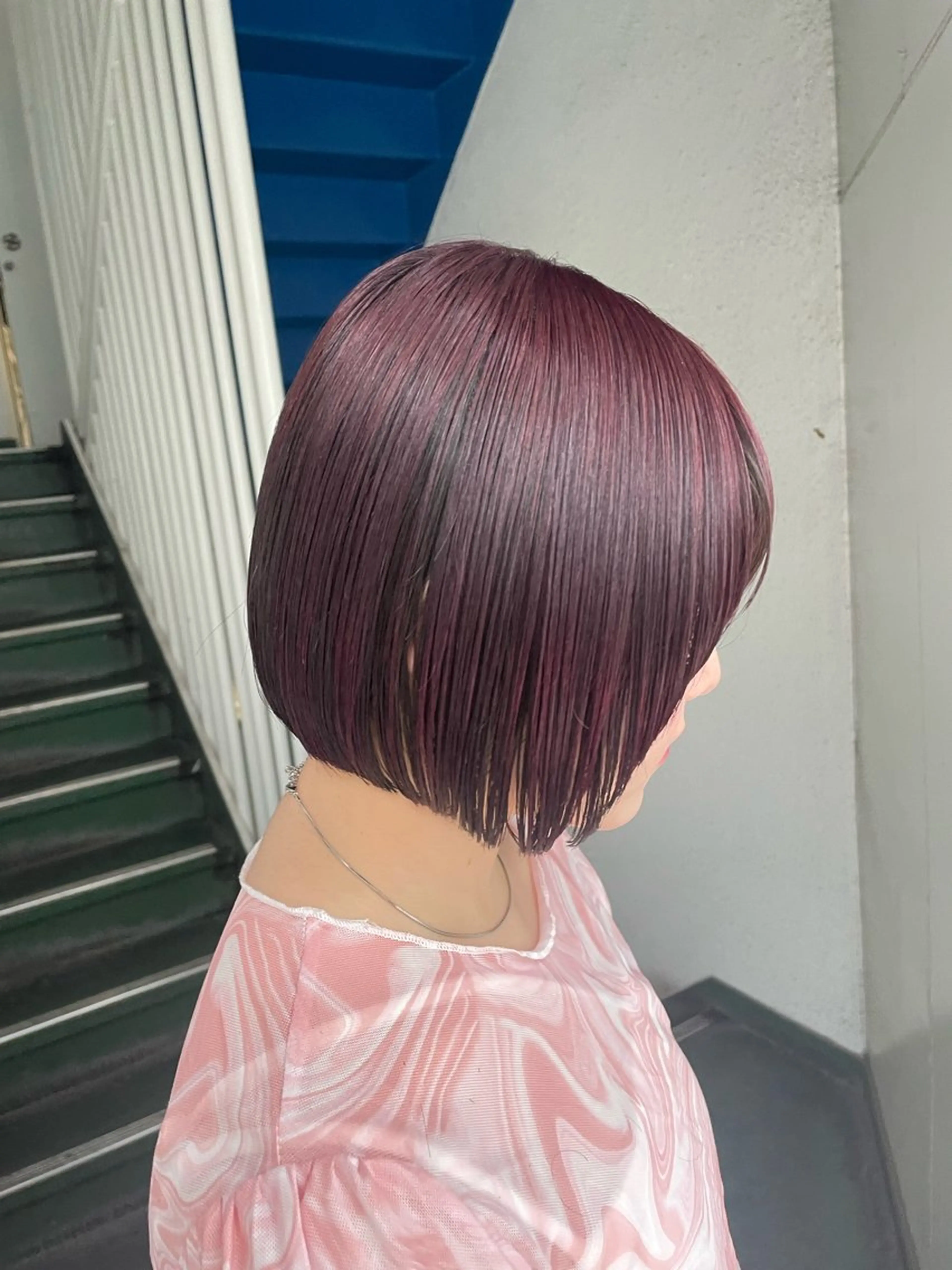 ミディアム カラー 切りっぱなしボブ レッドカラー ボブ ヘアカラー トリートメント ハイトーン/レイヤー 🌸さくらのヘアスタイル