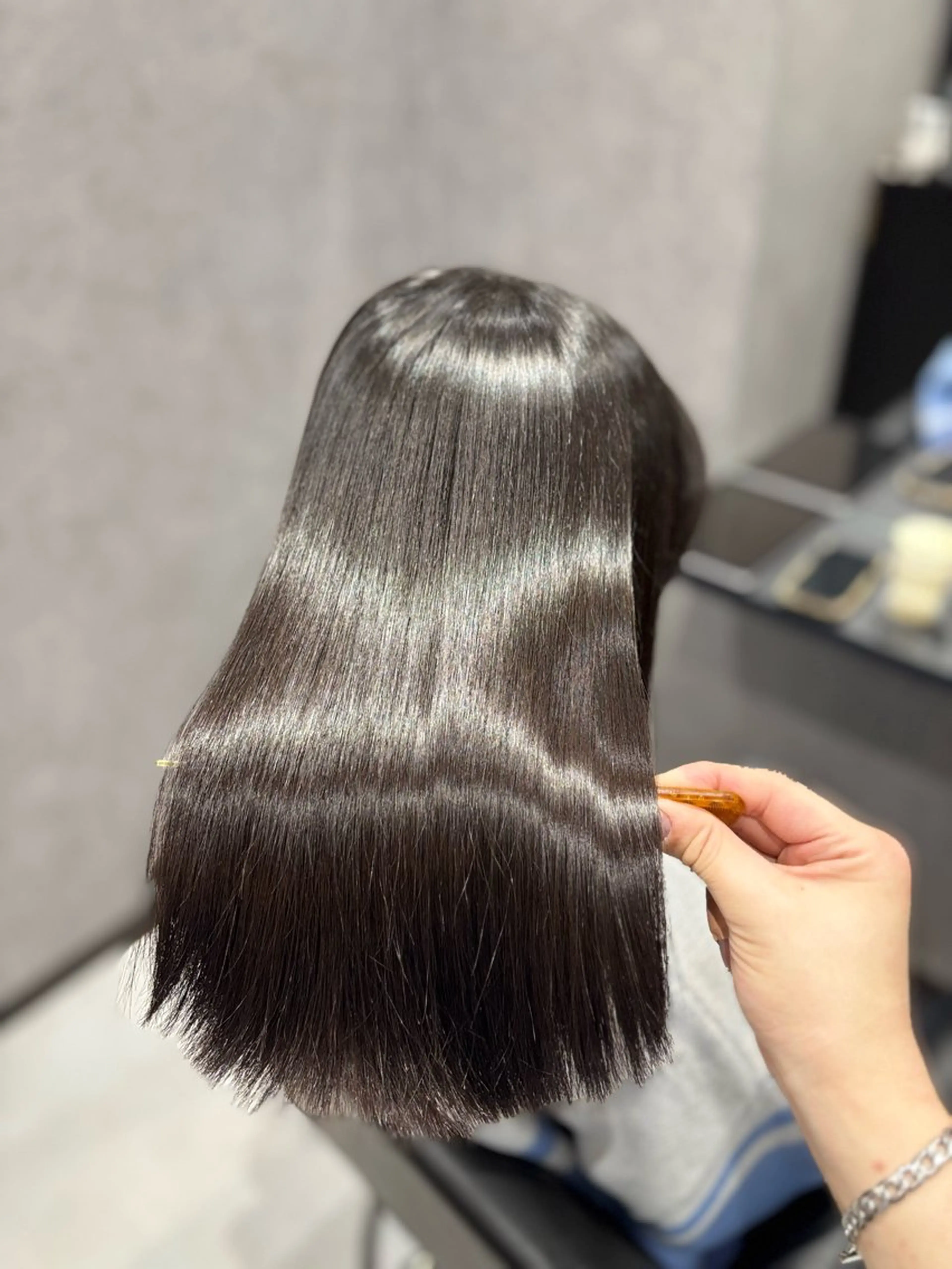 セミロング カット 縮毛矯正 little 小濱彰太のヘアスタイル