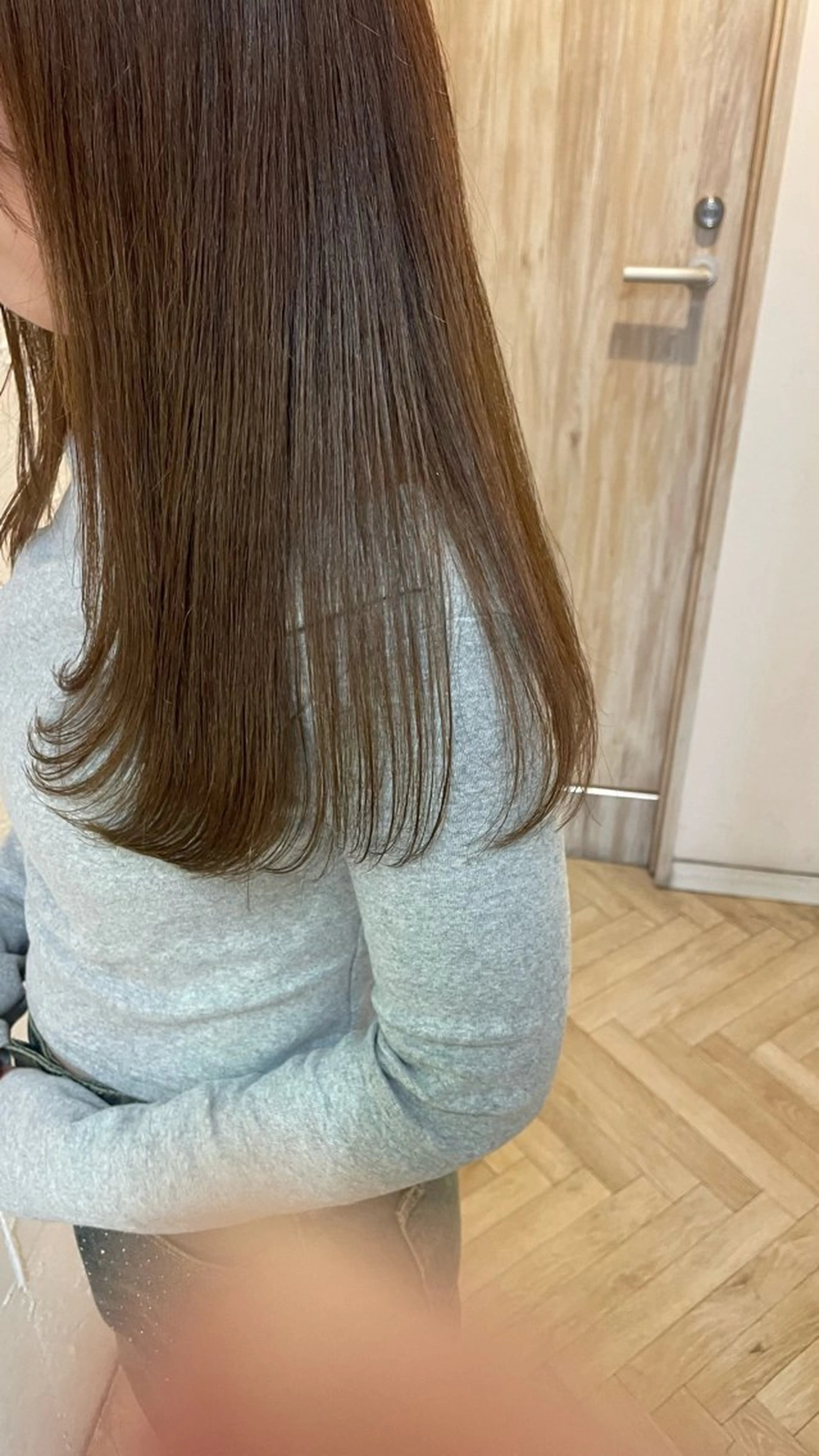 セミロング レイヤーカット カット 艶カラー/ ストレート/くるみのヘアスタイル