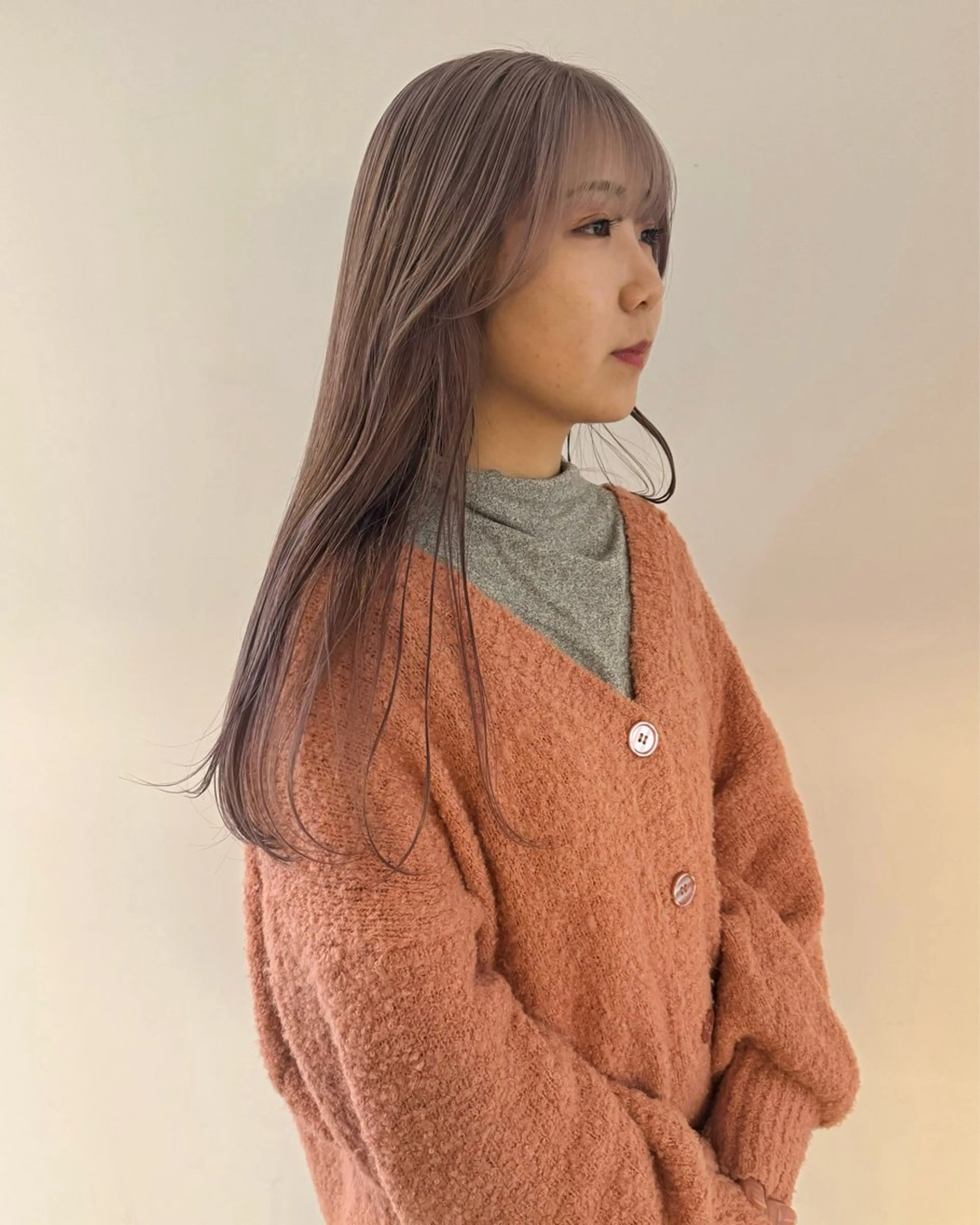 カラー ベージュカラー 黒髪 ブリーチ ピンクカラー ピンクベージュ RAIMA ハイトーン/ベージュのヘアスタイル