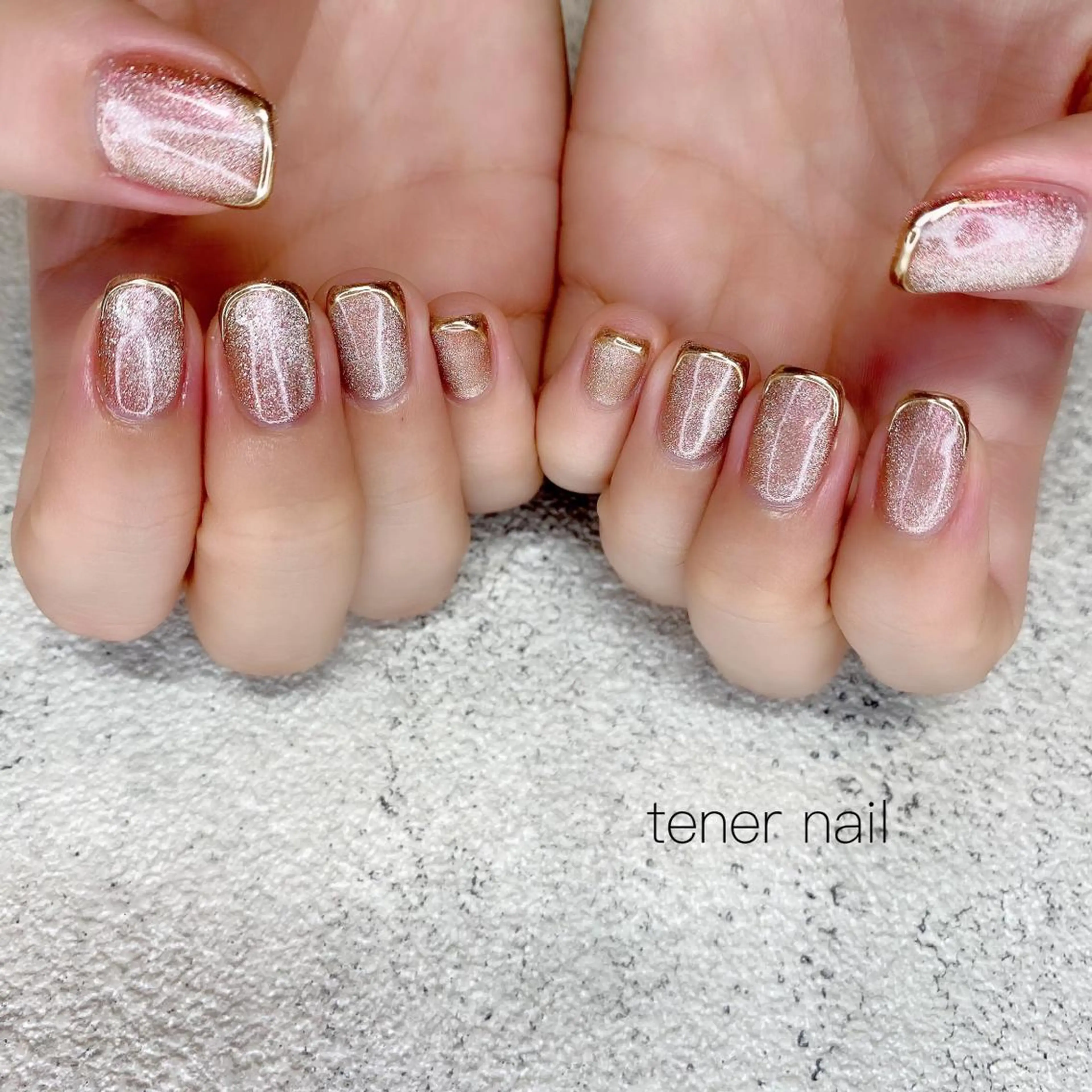 ネイル ゴールド マグネットネイル ミラーネイル ぷっくりネイル tener  nail  テネルネイル所属・テネルネイル tener nailのネイルデザイン
