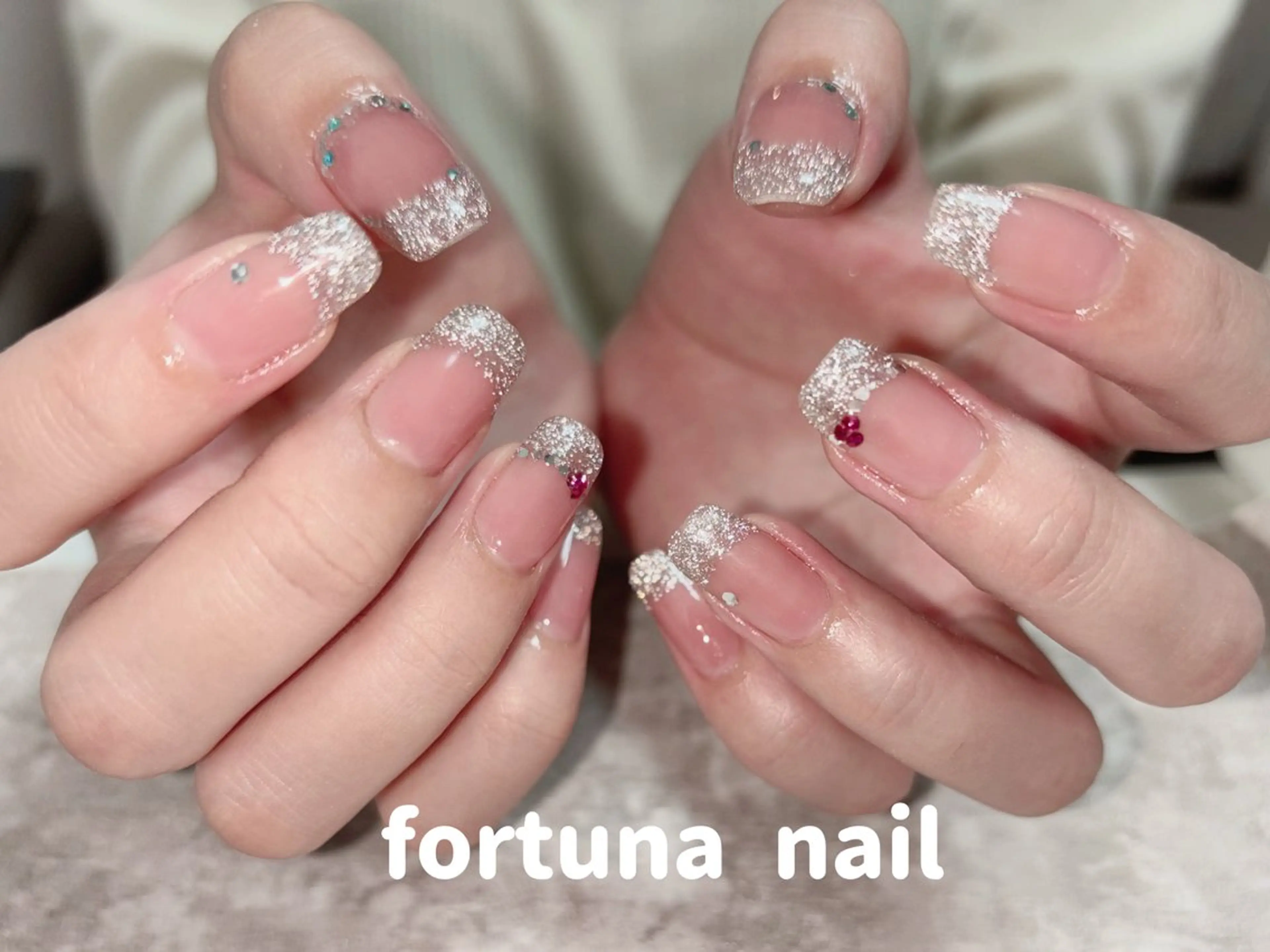 ネイル フラッシュネイル フレンチネイル ハンドネイル ハンドケア Nail •Head スパFortunaのネイルデザイン