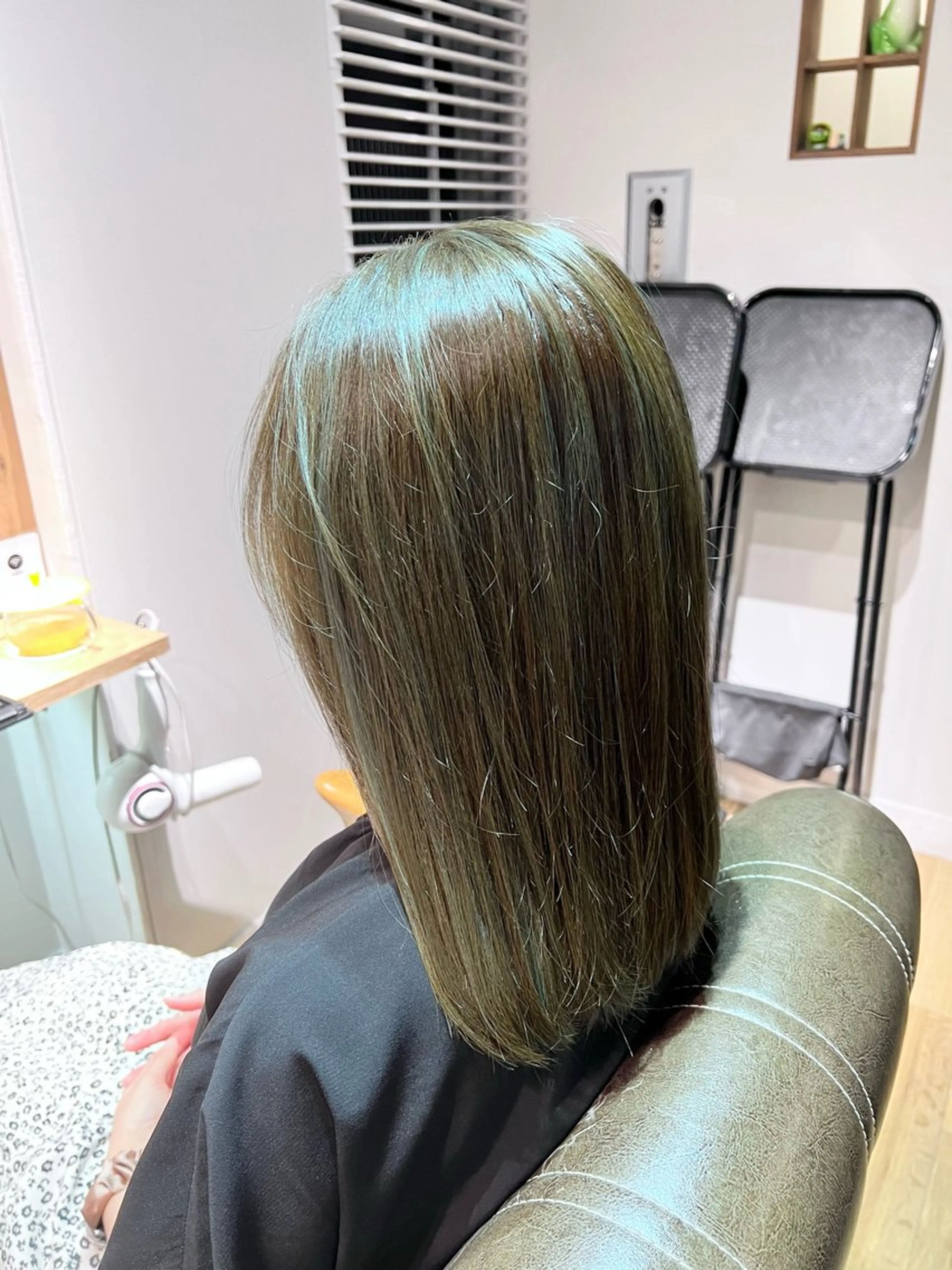 ロング カラー ベージュカラー オリーブベージュ ヘアカラー トリートメント ツキダテ ユイのヘアスタイル