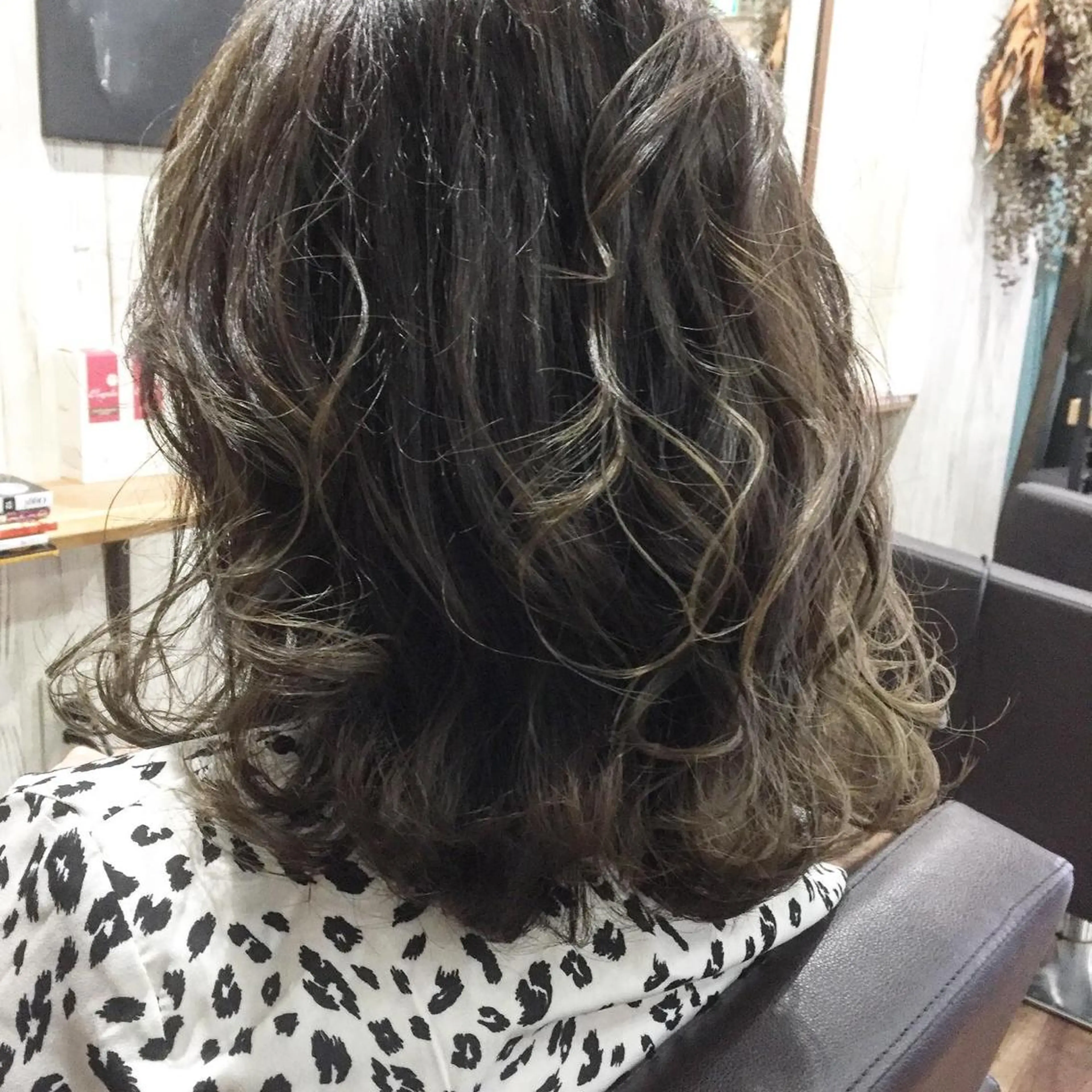 ミディアム 外国人風カラー ハイライト カット ヘアカラー A.hair所属・齊藤 篤士のヘアスタイル