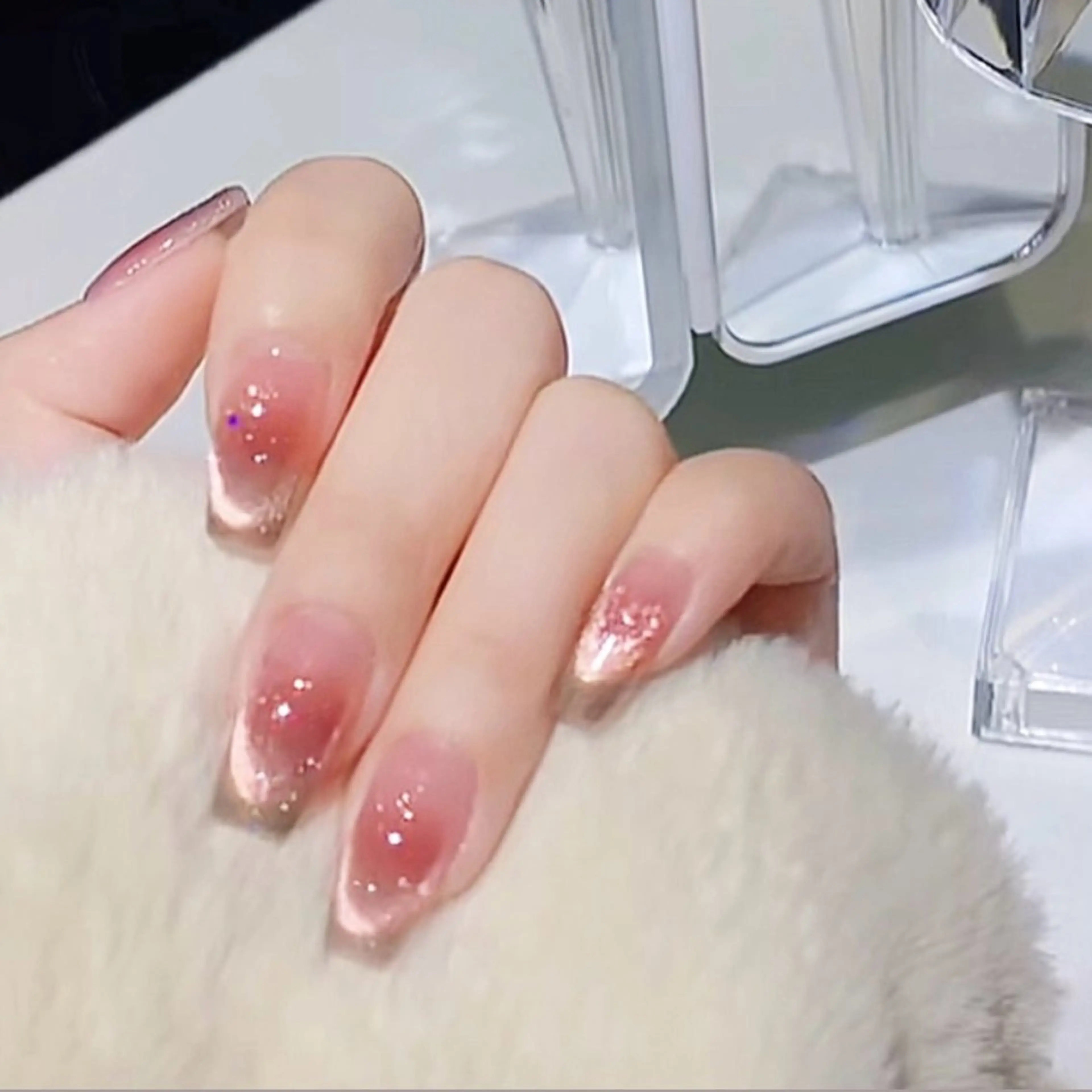 ネイル オーロラネイル 長さ出し フットネイル フレンチネイル ジェルネイル ハンドネイル CeCe Garden所属・CeCeGarden ✨️キラキラワンホンのネイルデザイン